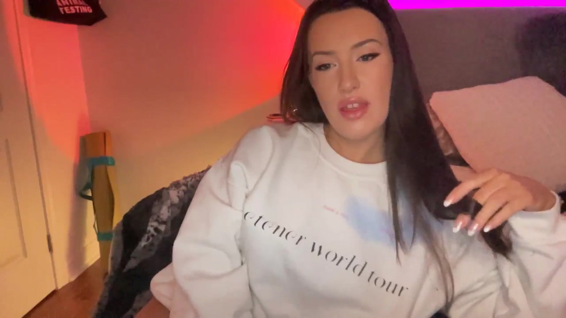 Gallery image thumbnail from mischa's myfreecams stream on, 02/05/2025, 02:52 image 6 of 20
