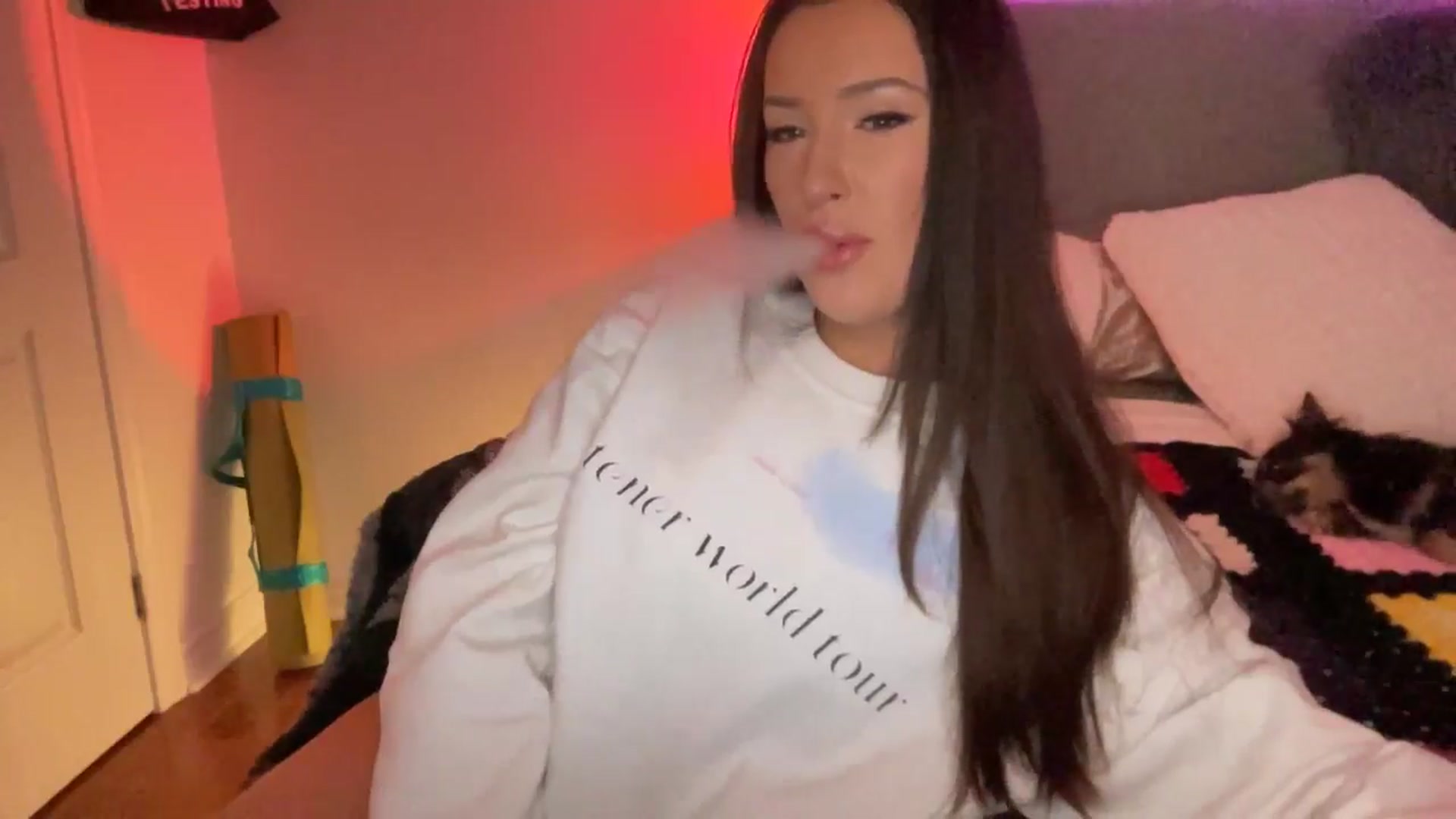 Gallery image thumbnail from mischa's myfreecams stream on, 02/05/2025, 02:52 image 2 of 20
