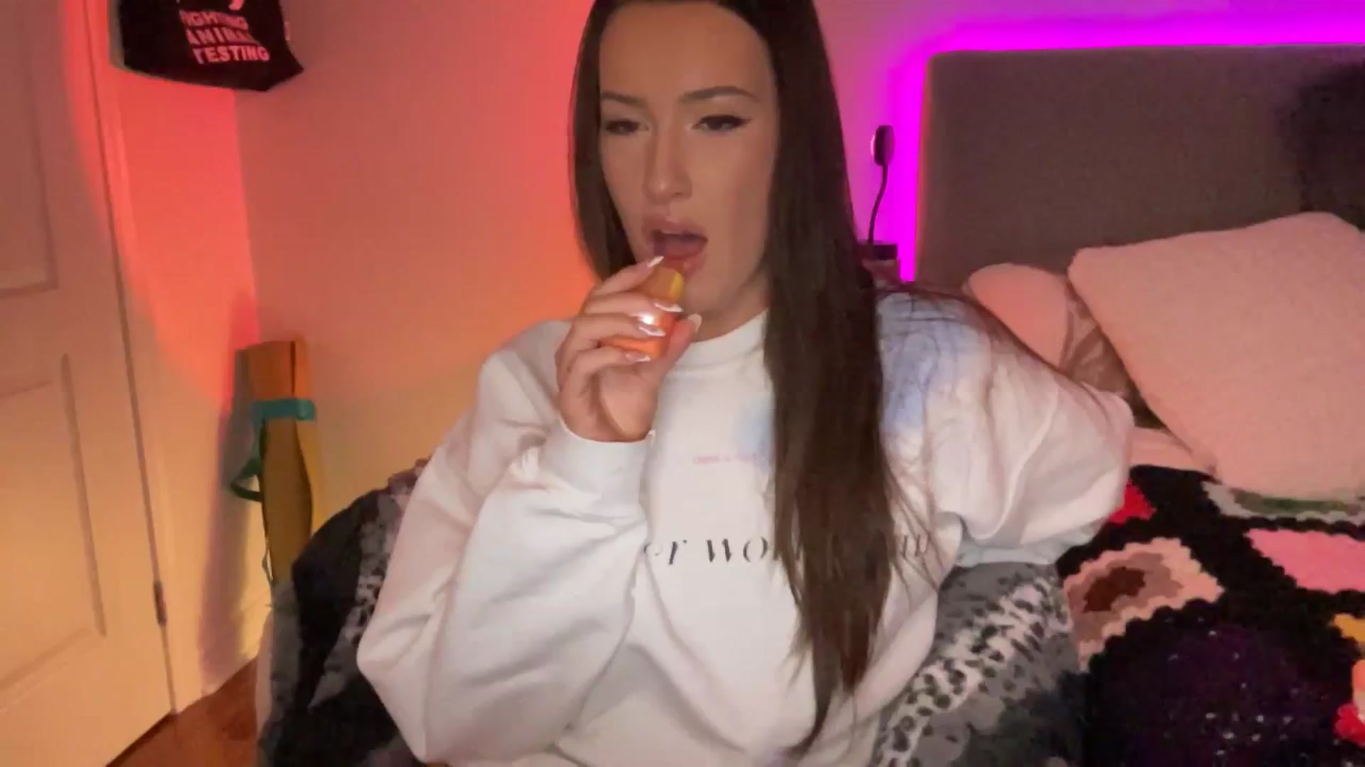 Gallery image thumbnail from mischa's myfreecams stream on, 02/05/2025, 02:52 image 5 of 20