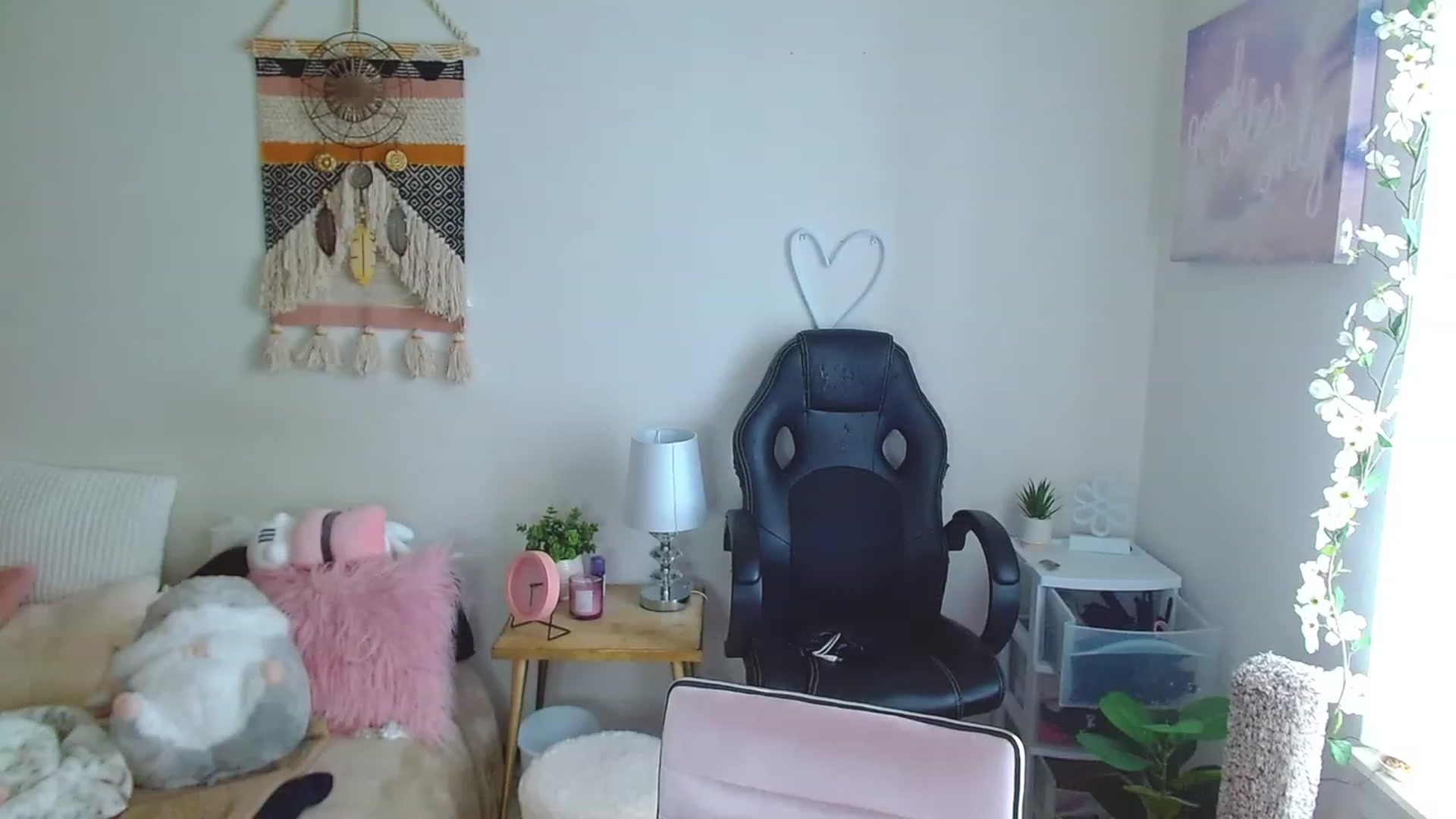 Gallery image thumbnail from misiu98's myfreecams stream on, 12/10/2022, 19:41 image 9 of 20