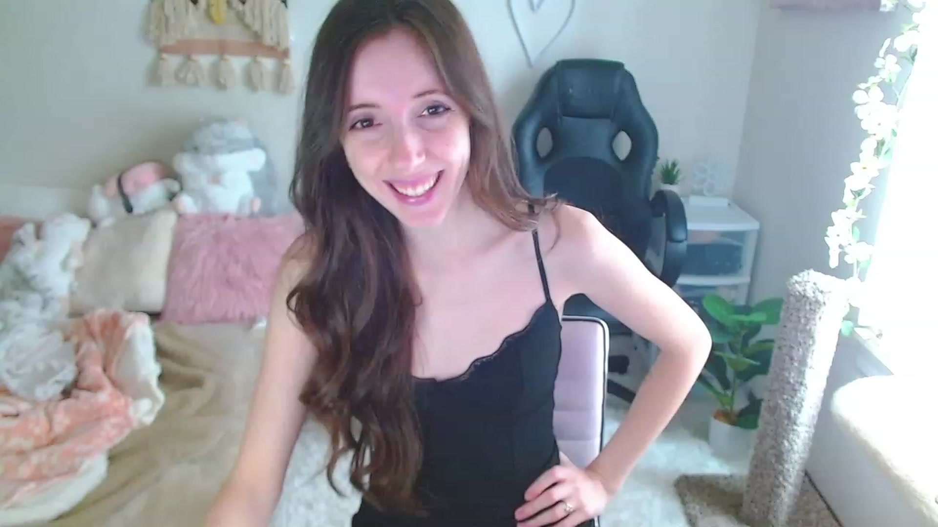 Gallery image thumbnail from misiu98's myfreecams stream on, 12/11/2022, 18:54 image 4 of 20