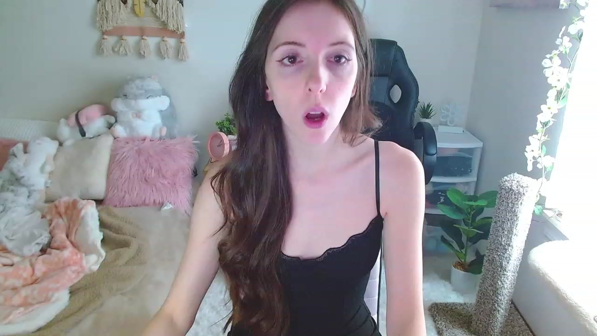 Gallery image thumbnail from misiu98's myfreecams stream on, 12/11/2022, 18:54 image 5 of 20