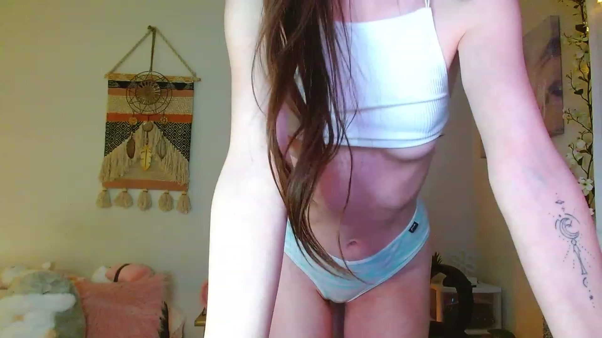 Gallery image thumbnail from misiu98's myfreecams stream on, 12/17/2022, 24:03 image 10 of 20
