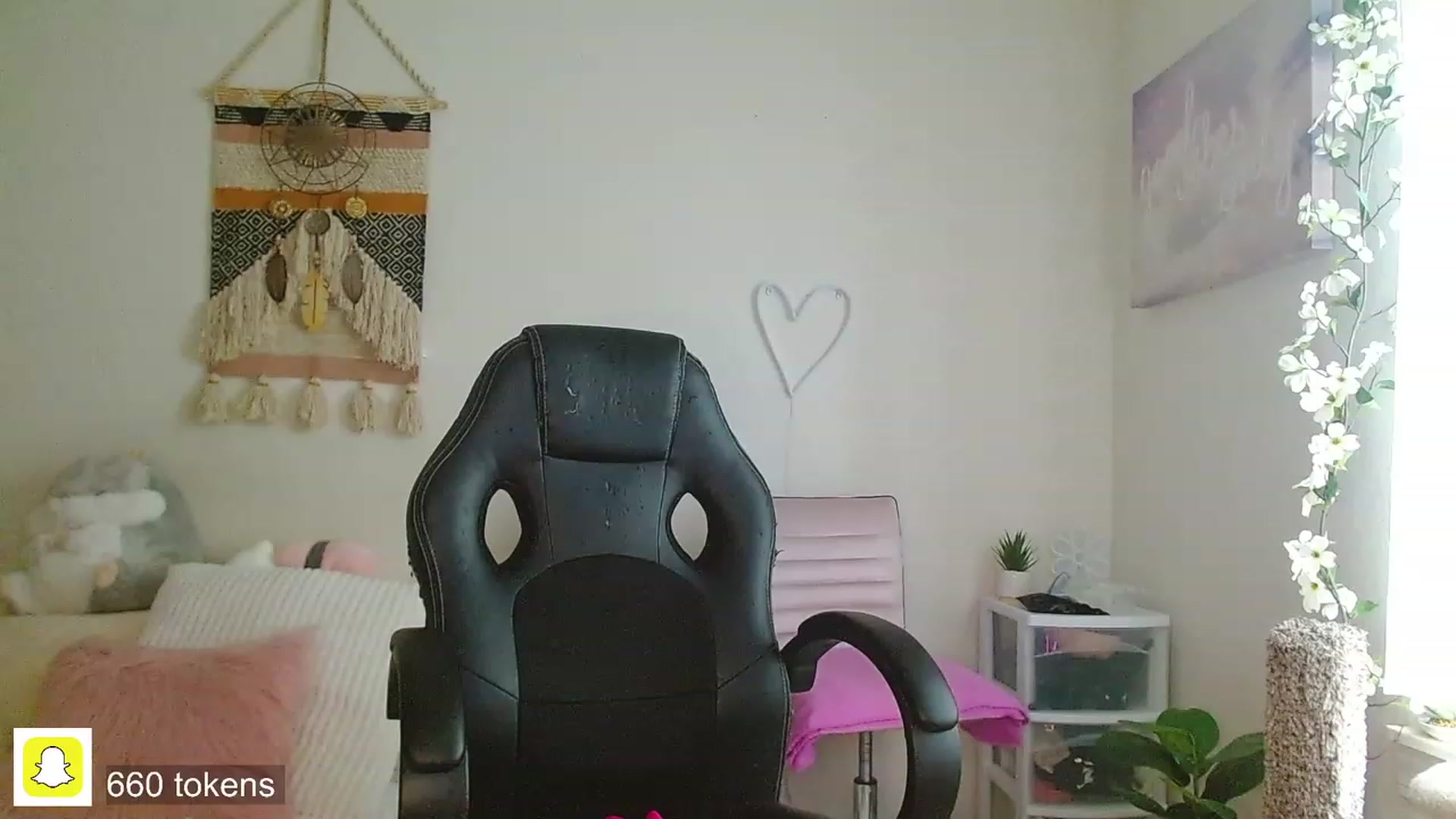 Gallery image thumbnail from misiu98's myfreecams stream on, 01/06/2023, 19:33 image 8 of 20
