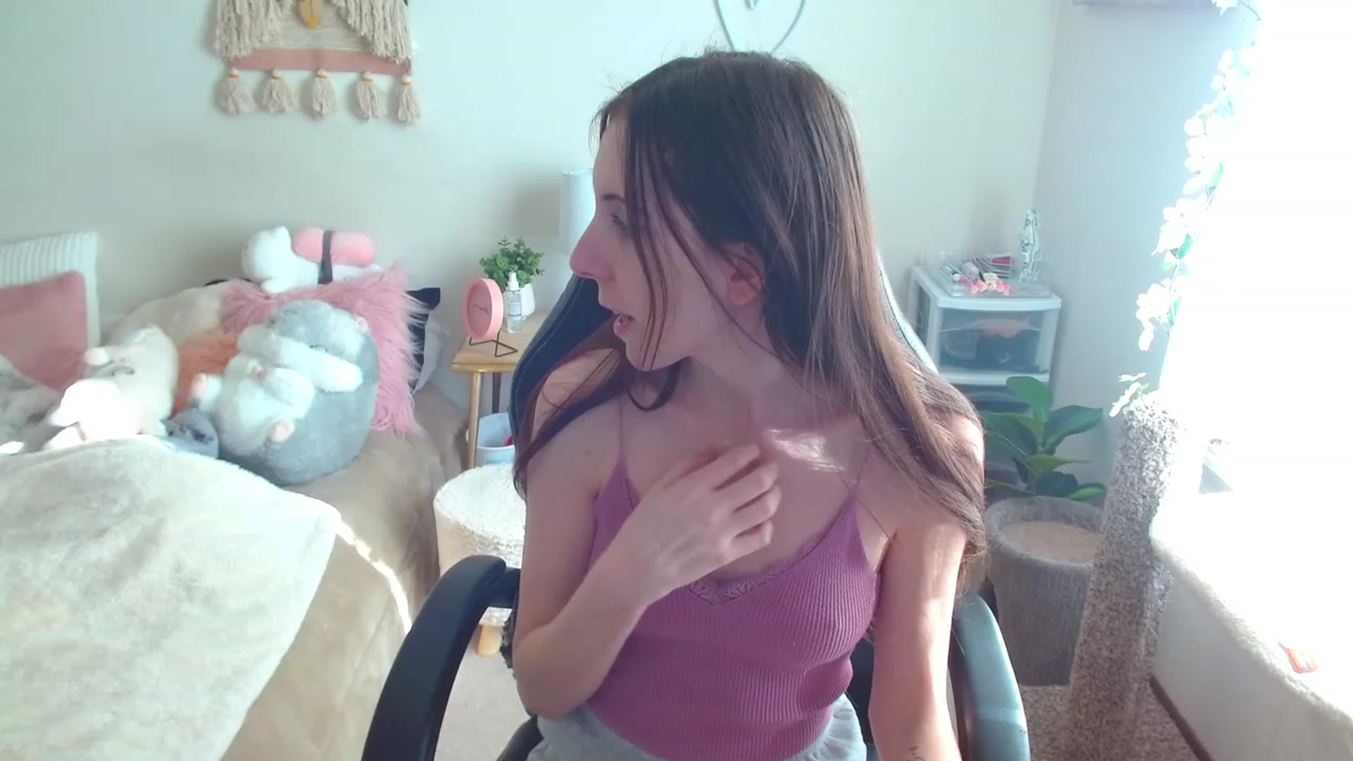 Gallery image thumbnail from misiu98's myfreecams stream on, 02/11/2023, 21:02 image 15 of 20
