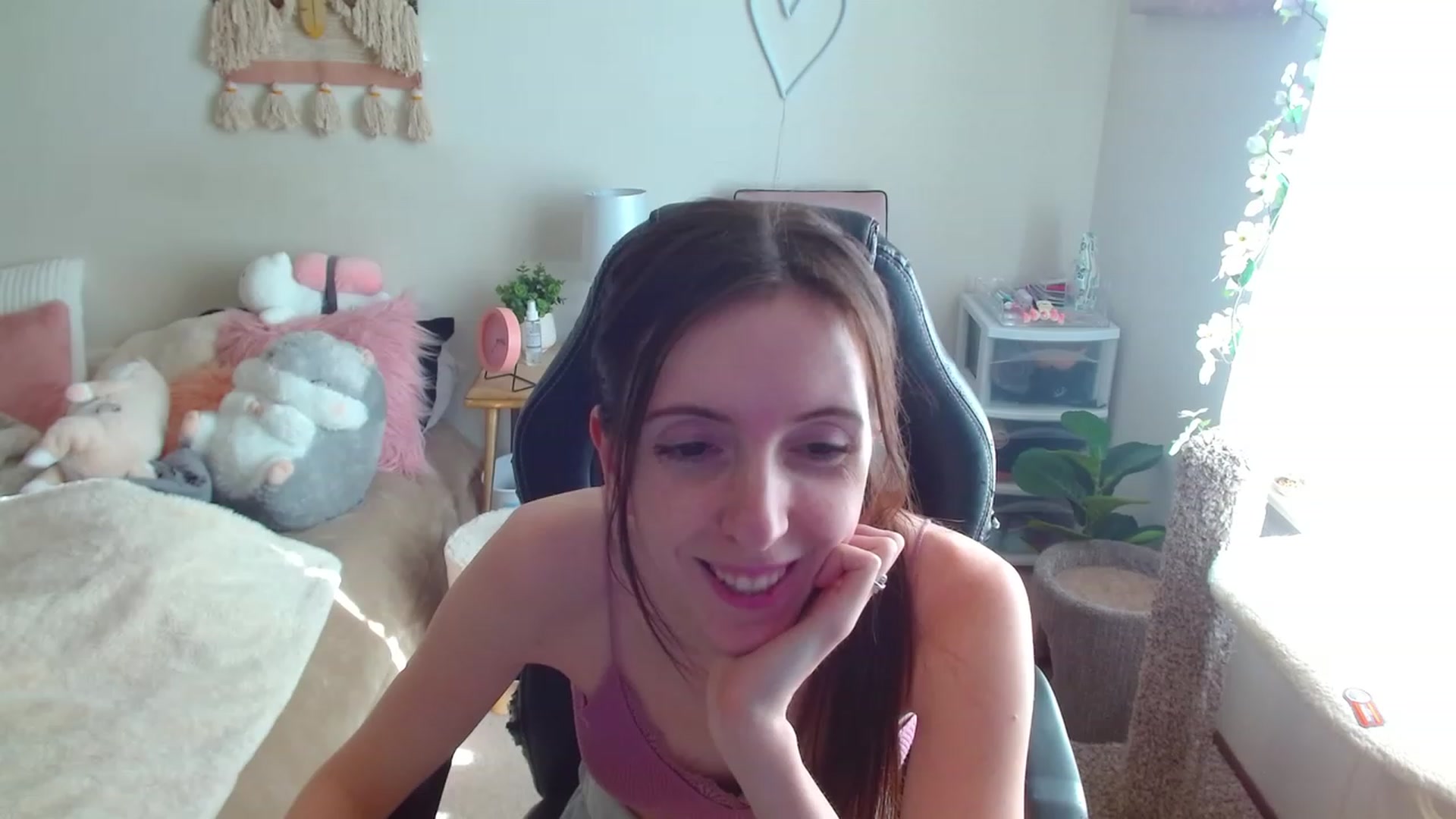 Gallery image thumbnail from misiu98's myfreecams stream on, 02/11/2023, 21:02 image 11 of 20