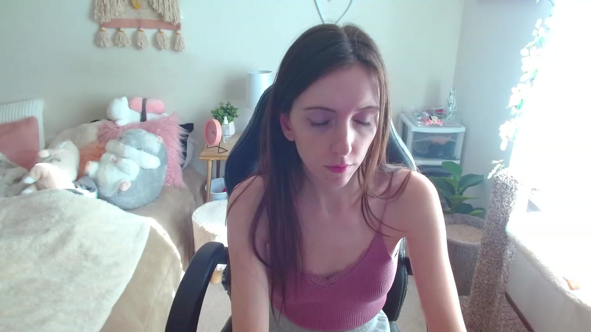 Gallery image thumbnail from misiu98's myfreecams stream on, 02/11/2023, 21:02 image 18 of 20