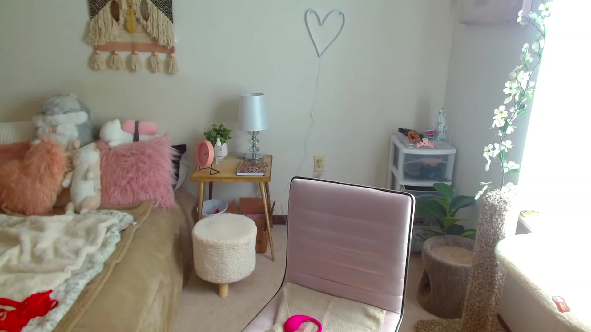 Gallery image thumbnail from misiu98's myfreecams stream on, 02/12/2023, 19:29 image 17 of 20