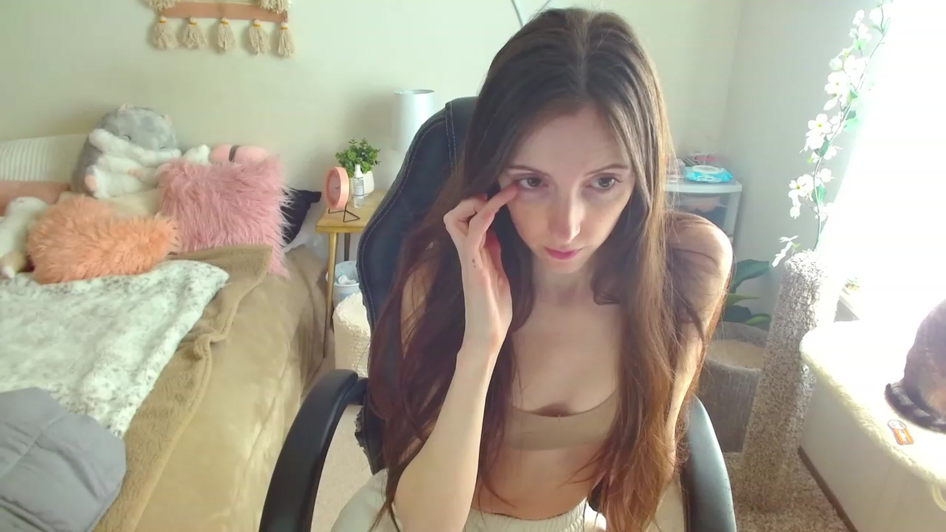 Gallery image thumbnail from misiu98's myfreecams stream on, 02/19/2023, 19:29 image 5 of 20