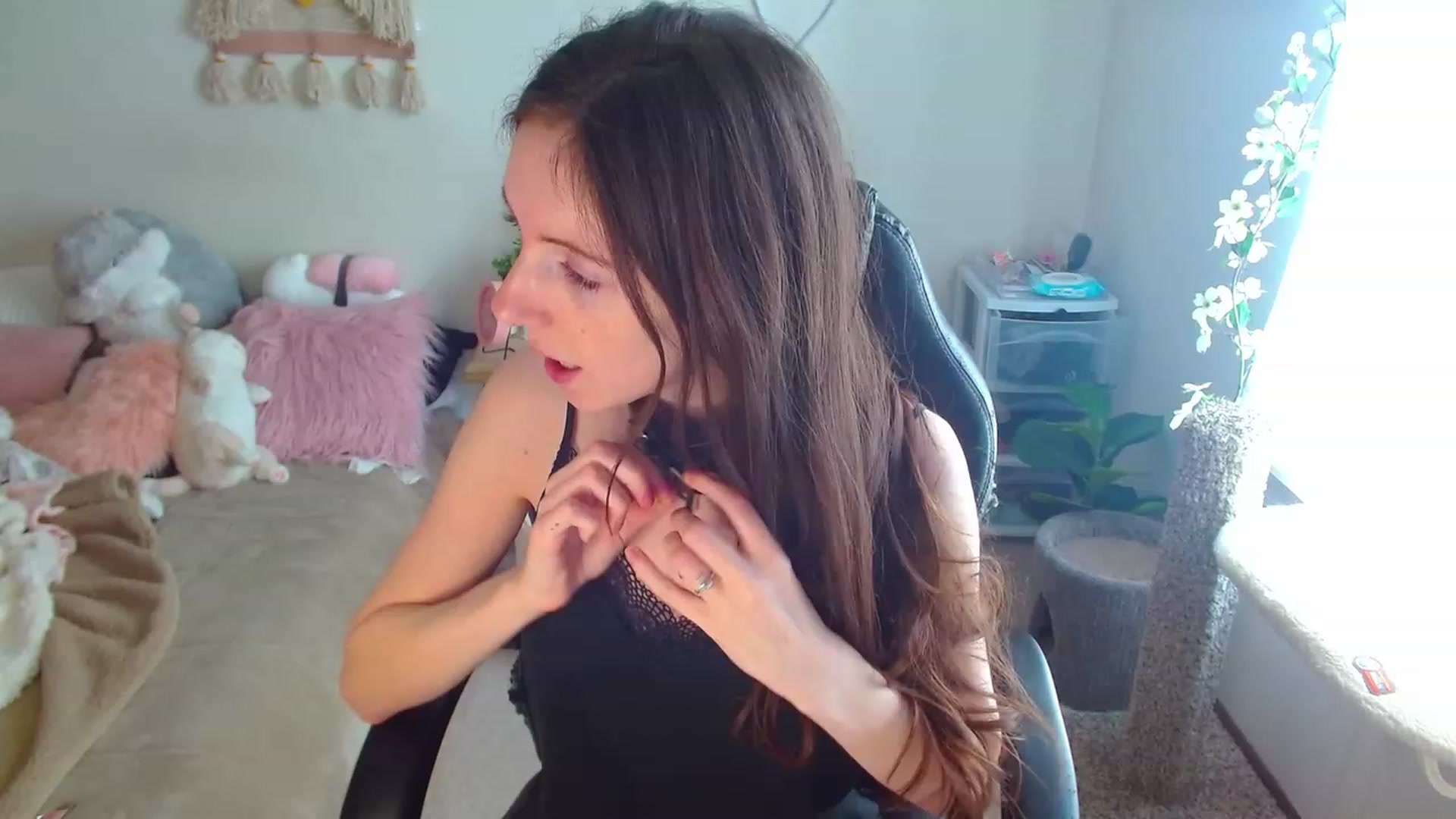 Gallery image thumbnail from misiu98's myfreecams stream on, 03/02/2023, 18:49 image 3 of 20
