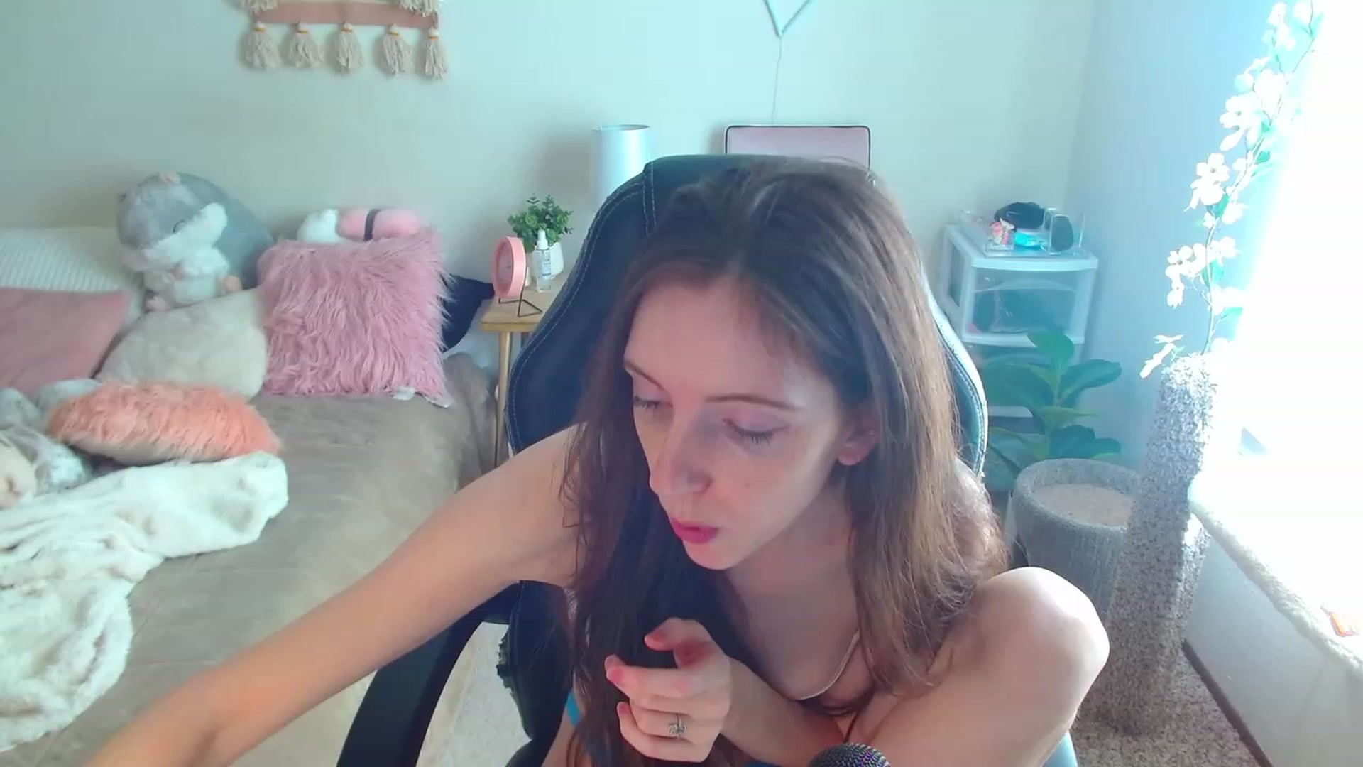 Gallery image thumbnail from misiu98's myfreecams stream on, 03/04/2023, 19:18 image 7 of 20