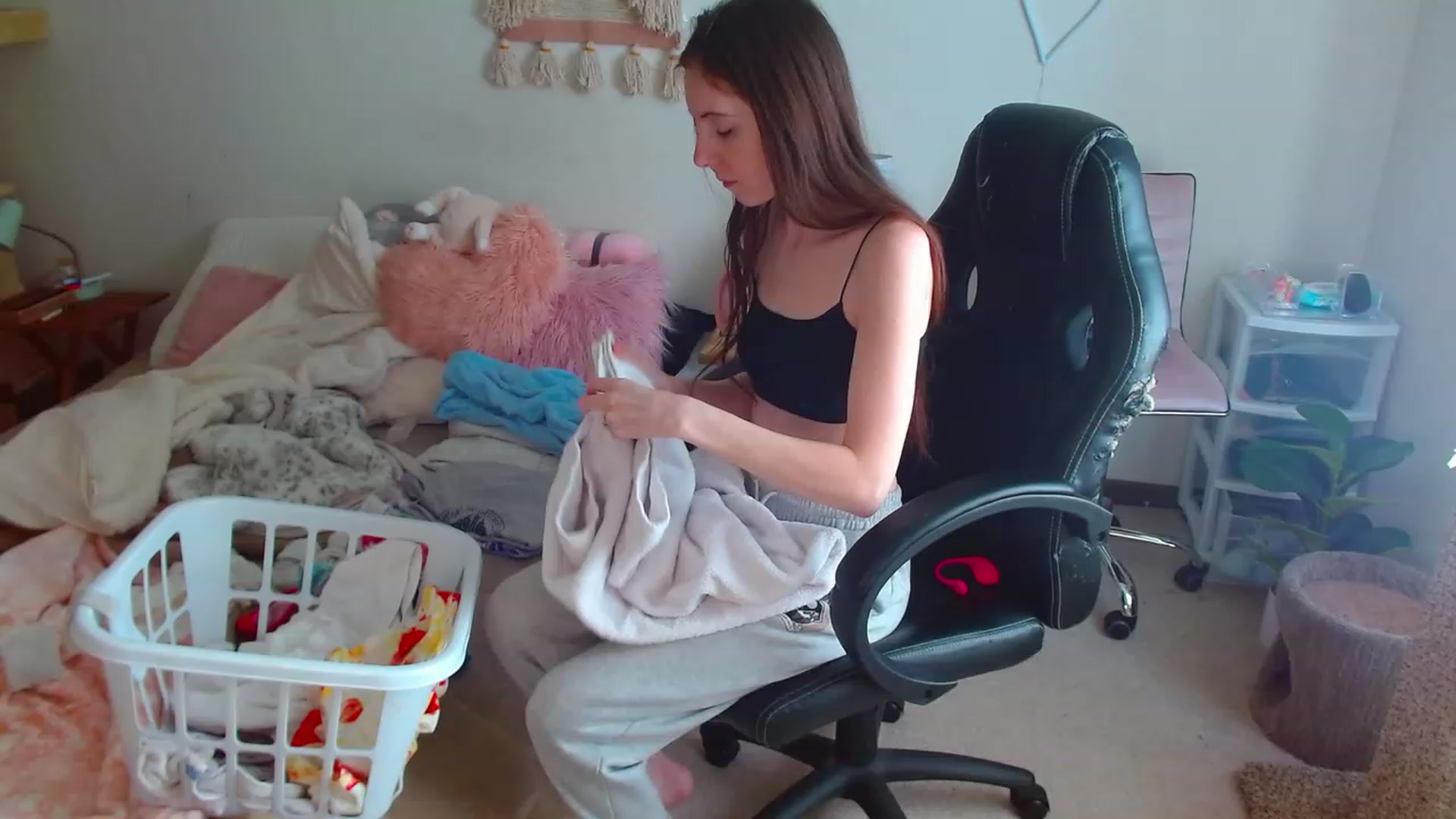 Gallery image thumbnail from misiu98's myfreecams stream on, 03/05/2023, 18:18 image 16 of 20