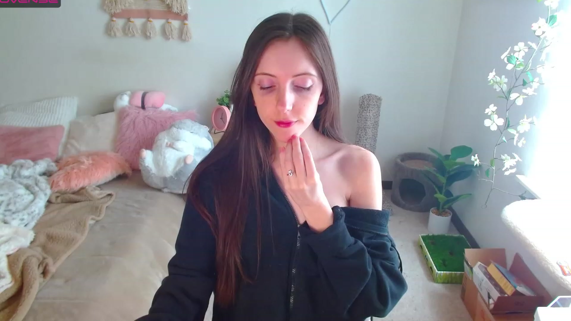 Gallery image thumbnail from misiu98's myfreecams stream on, 03/16/2023, 17:28 image 16 of 20
