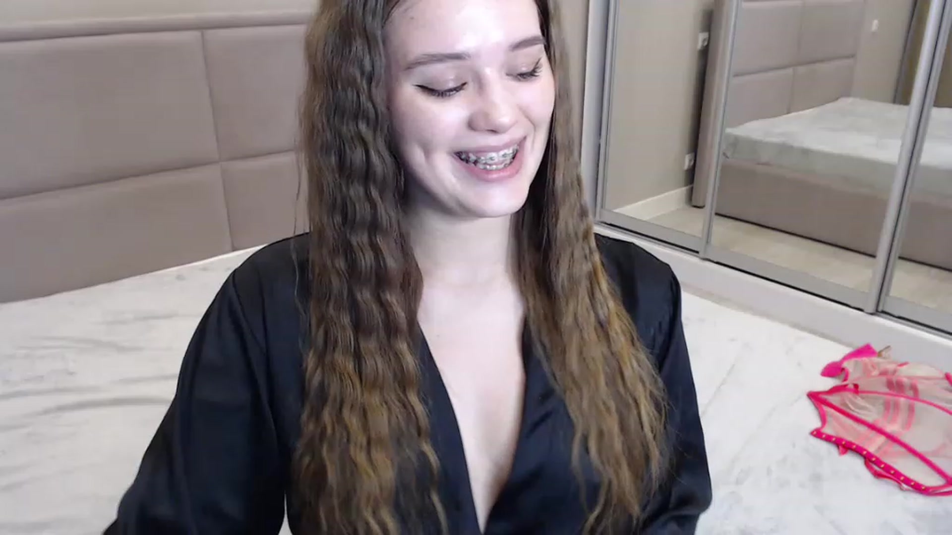 Gallery image thumbnail from miss_crystal_'s myfreecams stream on, 11/15/2022, 24:20 image 4 of 20