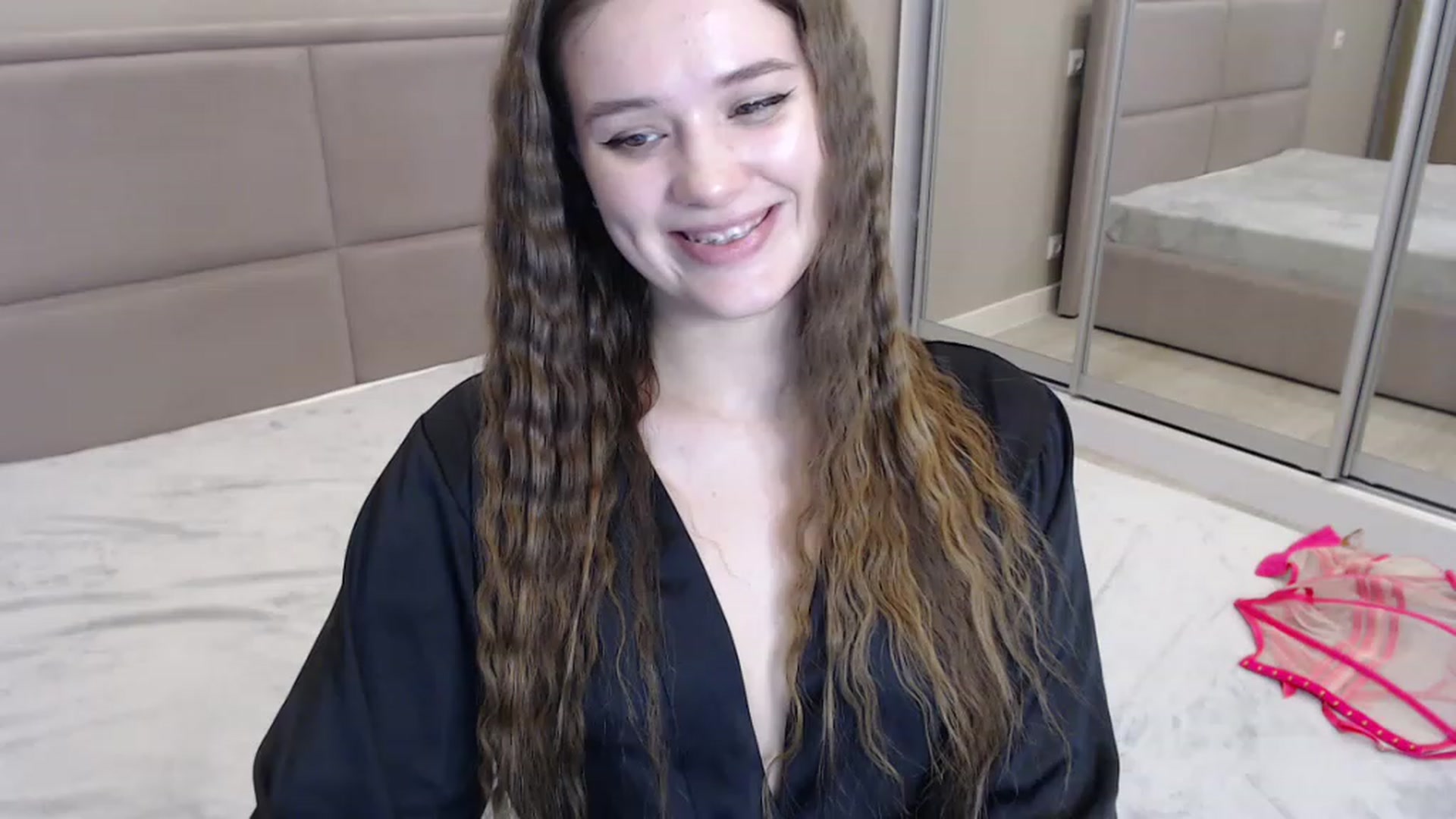 Gallery image thumbnail from miss_crystal_'s myfreecams stream on, 11/15/2022, 24:20 image 5 of 20