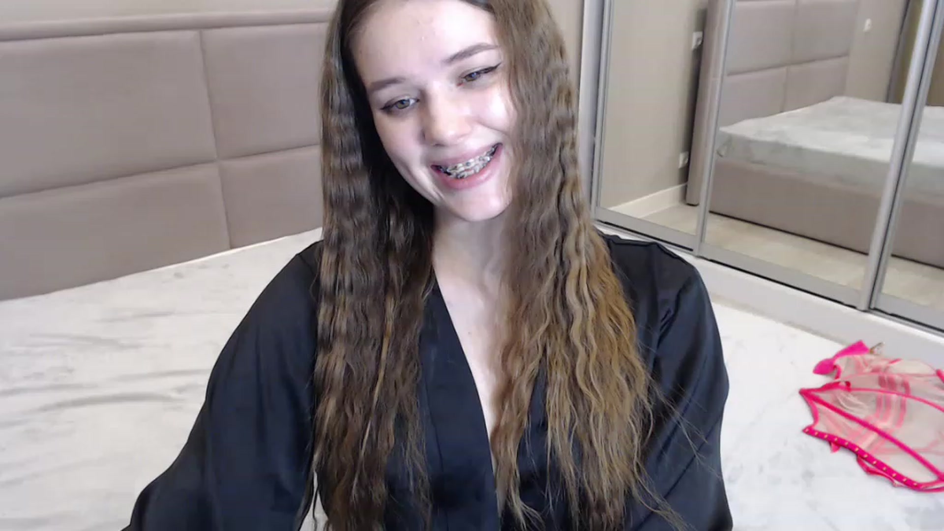 Gallery image thumbnail from miss_crystal_'s myfreecams stream on, 11/15/2022, 24:20 image 3 of 20
