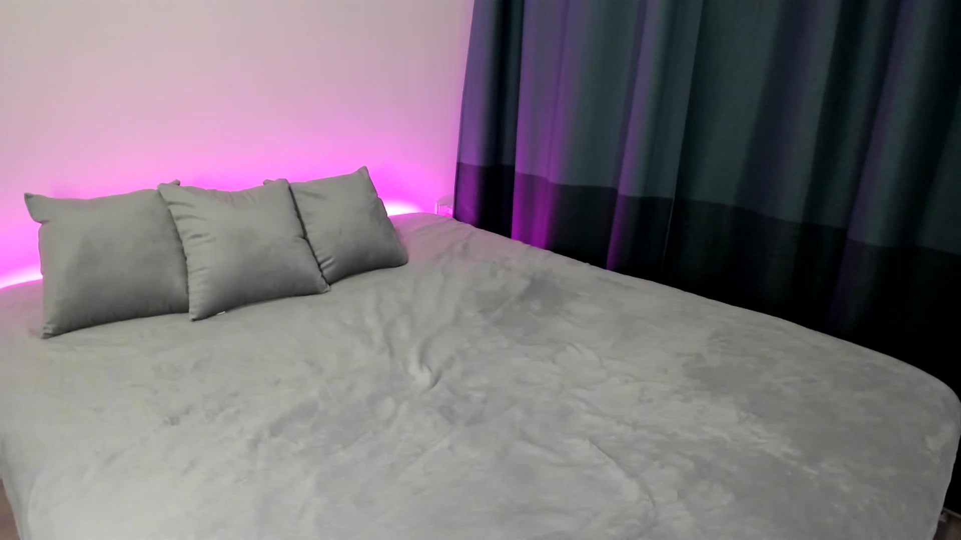 Gallery image thumbnail from miss_crystal_'s myfreecams stream on, 10/17/2023, 02:21 image 3 of 20