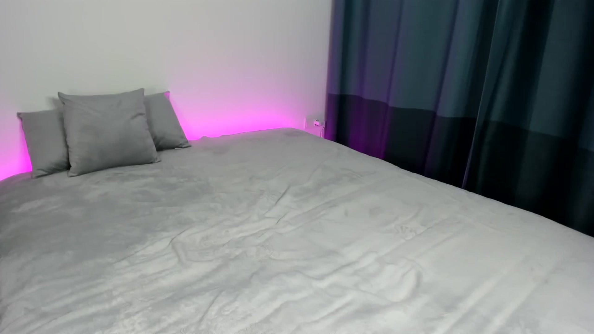 Gallery image thumbnail from miss_crystal_'s myfreecams stream on, 12/12/2023, 18:23 image 1 of 20