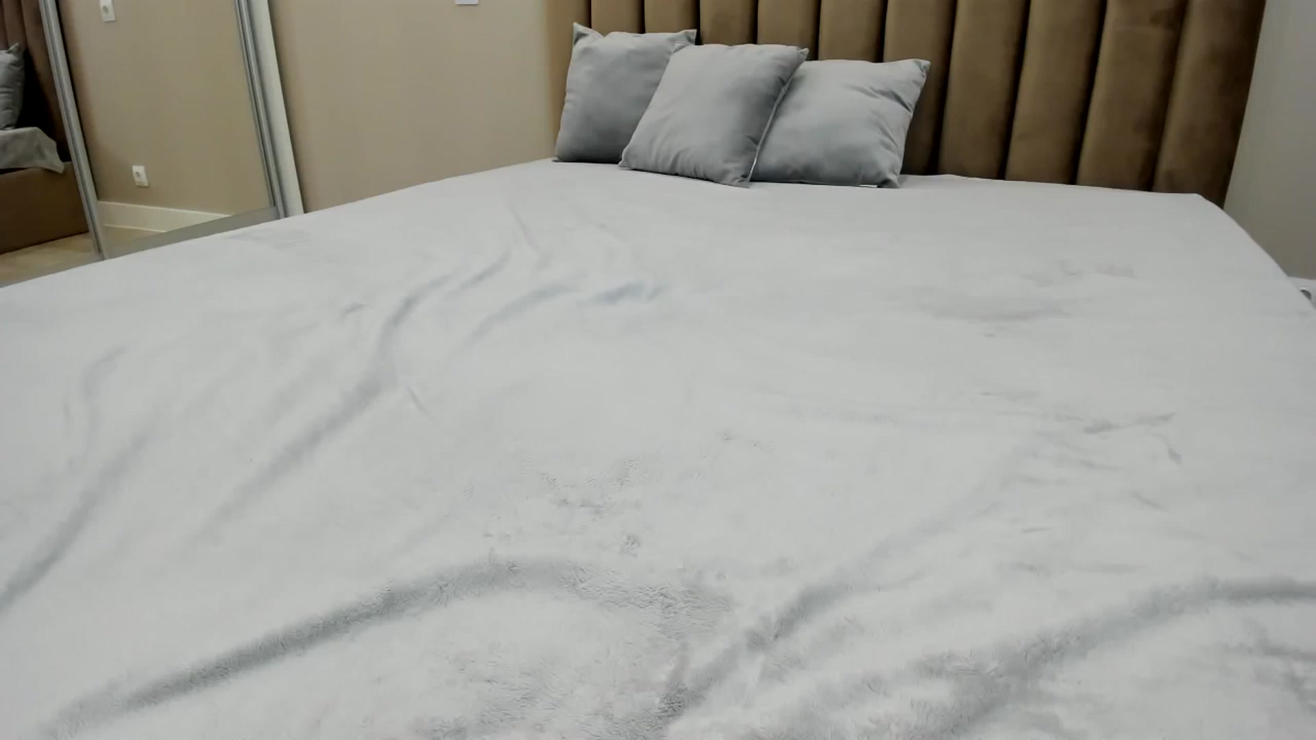 Gallery image thumbnail from miss_crystal_'s myfreecams stream on, 03/05/2024, 22:12 image 1 of 20