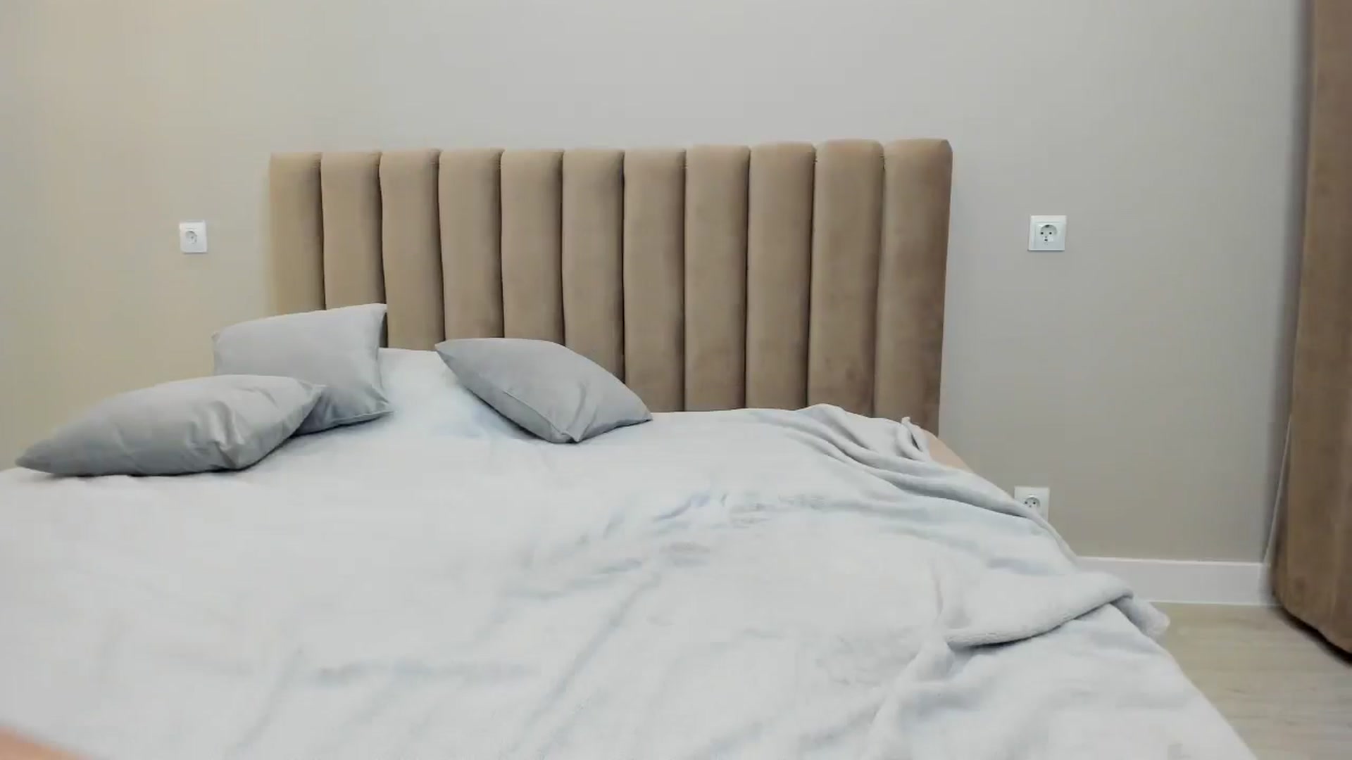 Gallery image thumbnail from miss_crystal_'s myfreecams stream on, 06/09/2024, 24:52 image 9 of 20