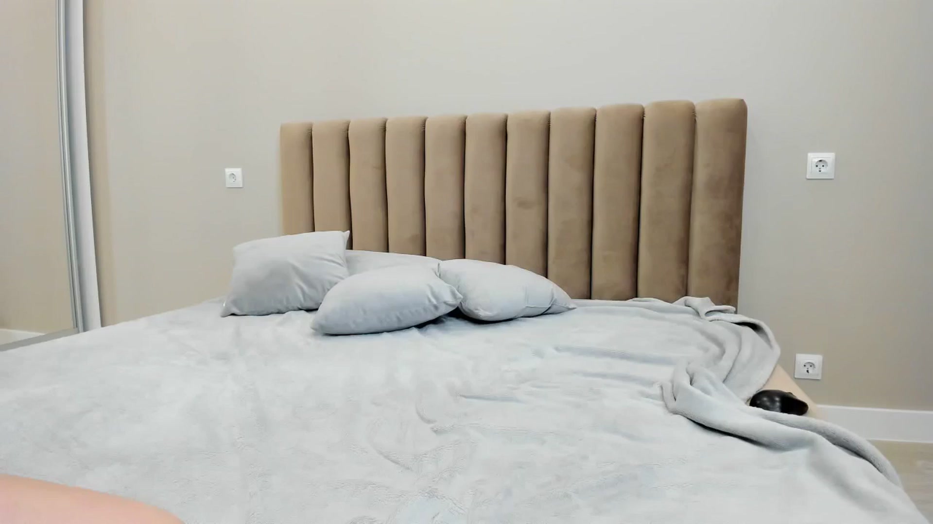 Gallery image thumbnail from miss_crystal_'s myfreecams stream on, 06/16/2024, 24:43 image 17 of 20