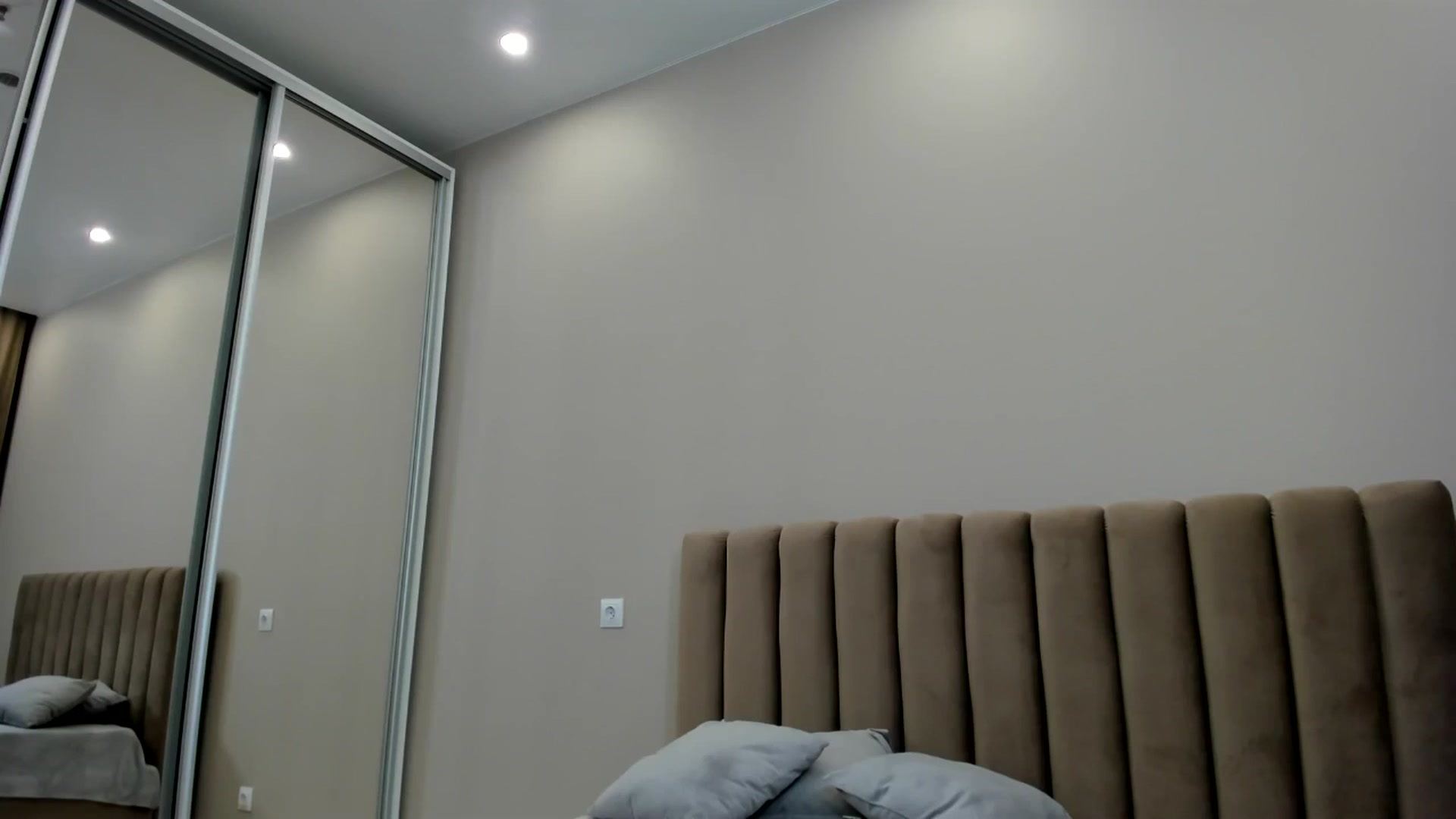 Gallery image thumbnail from miss_crystal_'s myfreecams stream on, 08/19/2024, 24:49 image 4 of 20