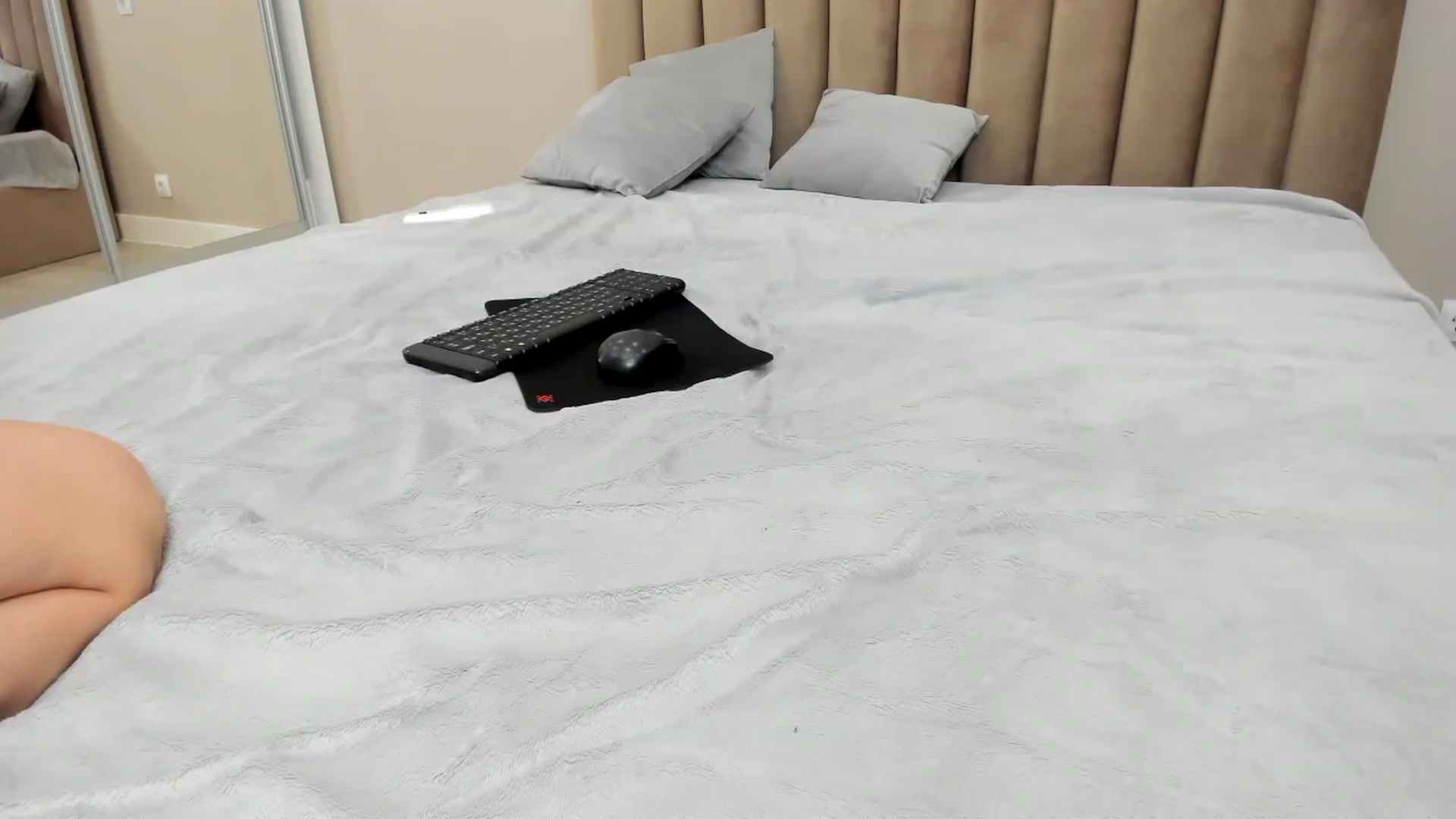 Gallery image thumbnail from miss_crystal_'s myfreecams stream on, 08/23/2024, 04:01 image 13 of 20