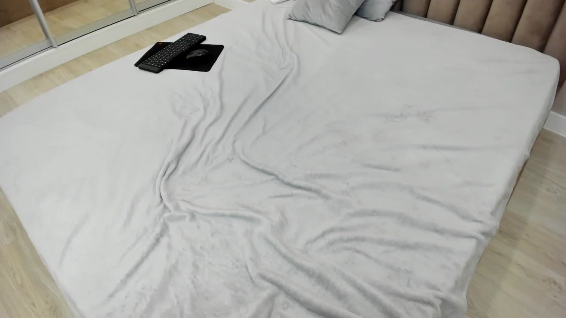 Gallery image thumbnail from miss_crystal_'s myfreecams stream on, 10/02/2024, 02:52 image 10 of 20