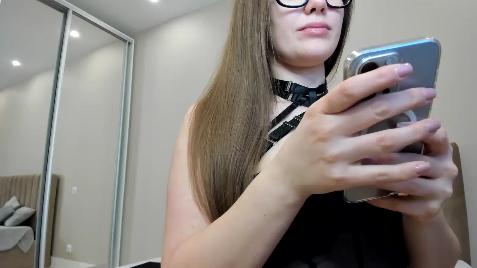 Gallery image thumbnail from miss_crystal_'s myfreecams stream on, 10/13/2024, 04:32 image 1 of 20