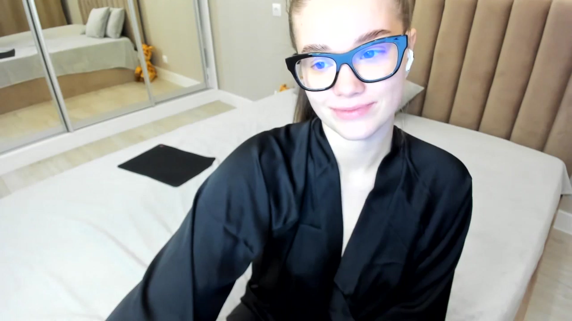 Gallery image thumbnail from miss_crystal_'s myfreecams stream on, 10/16/2024, 04:51 image 11 of 20