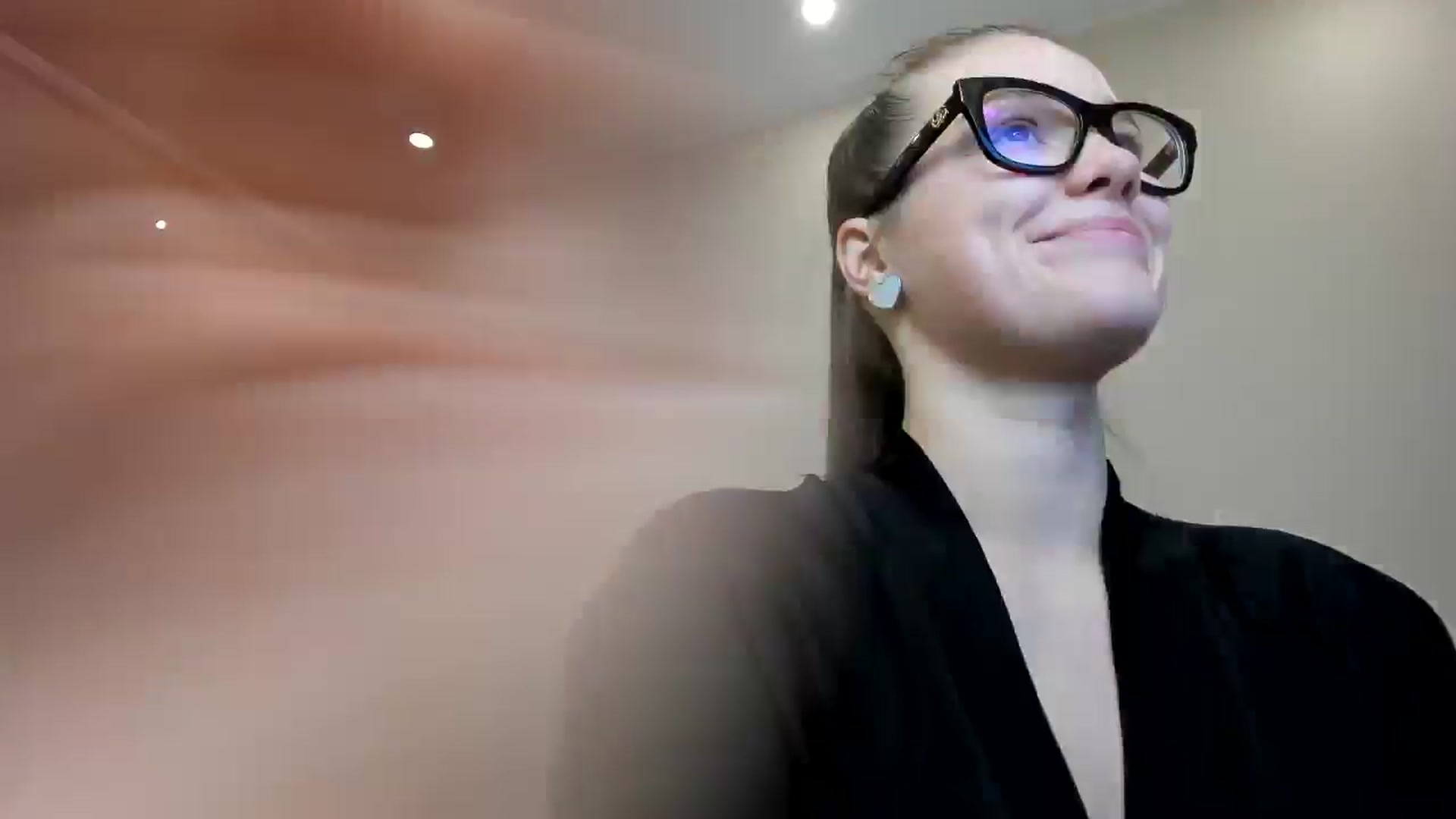 Gallery image thumbnail from miss_crystal_'s myfreecams stream on, 10/16/2024, 05:31 image 10 of 20
