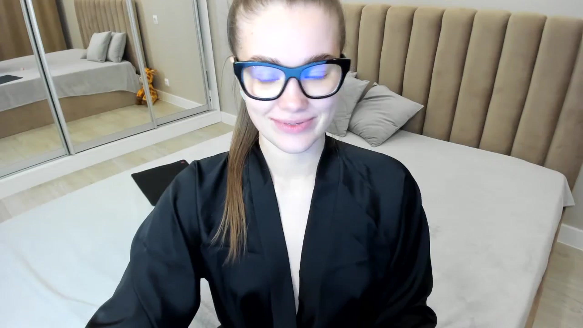 Gallery image thumbnail from miss_crystal_'s myfreecams stream on, 10/16/2024, 05:31 image 17 of 20