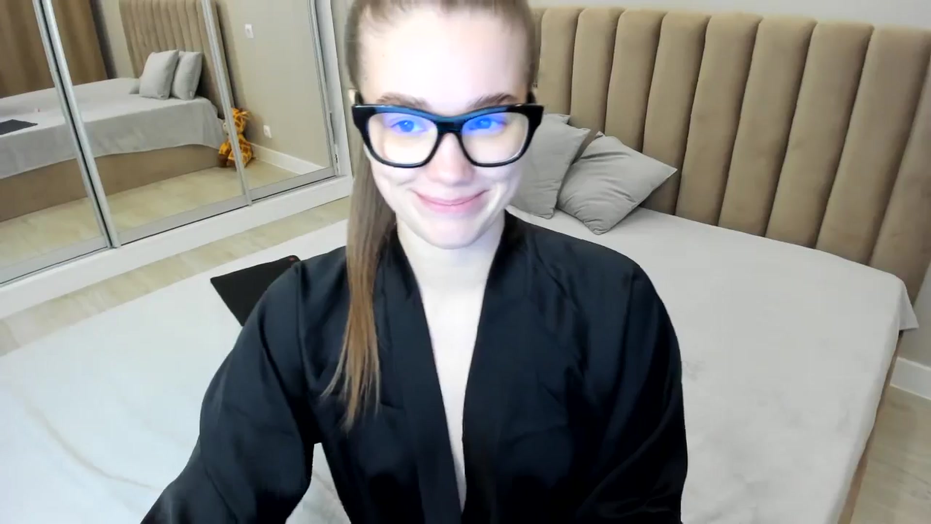 Gallery image thumbnail from miss_crystal_'s myfreecams stream on, 10/16/2024, 05:31 image 16 of 20