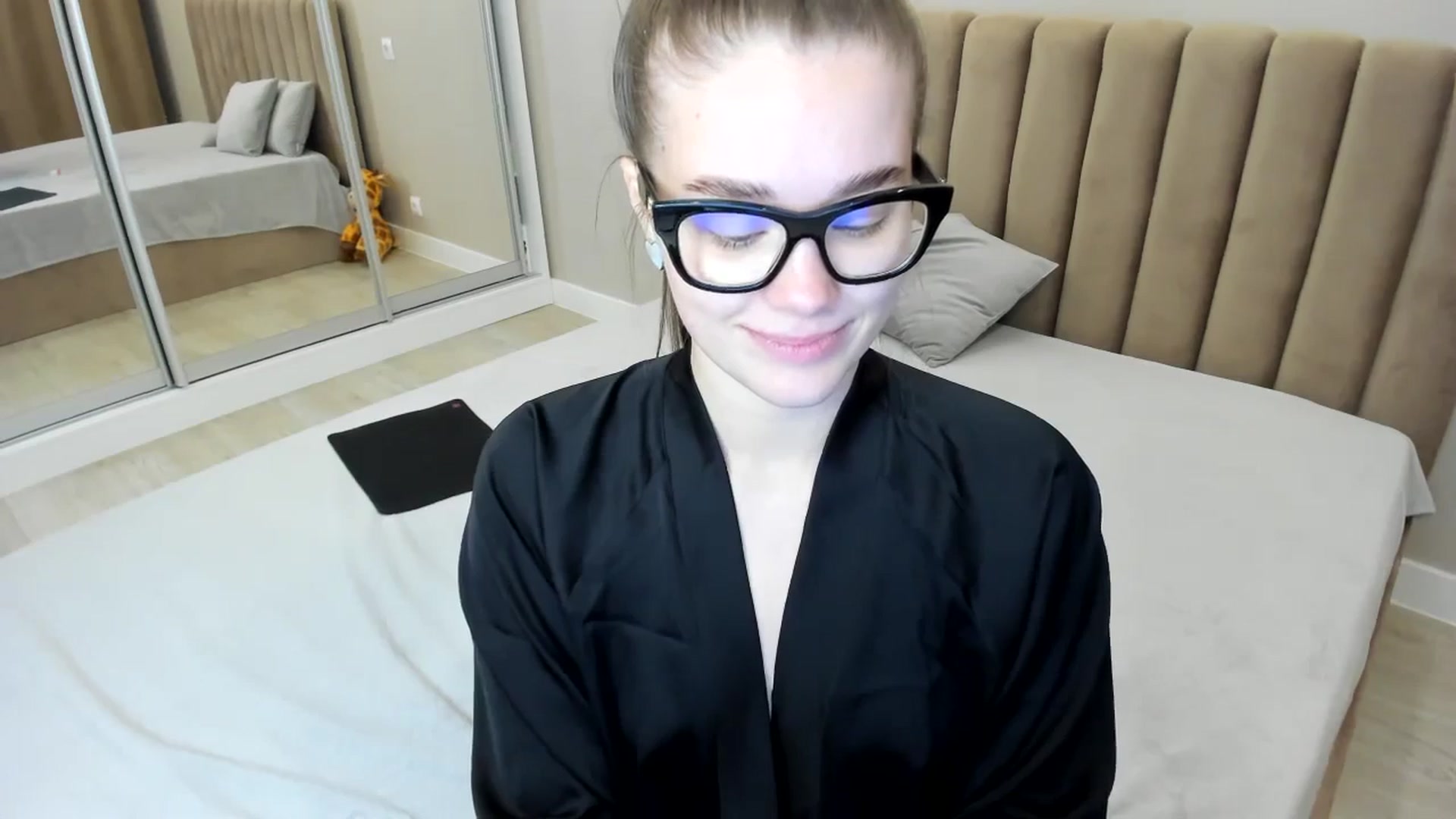 Gallery image thumbnail from miss_crystal_'s myfreecams stream on, 10/16/2024, 05:31 image 18 of 20