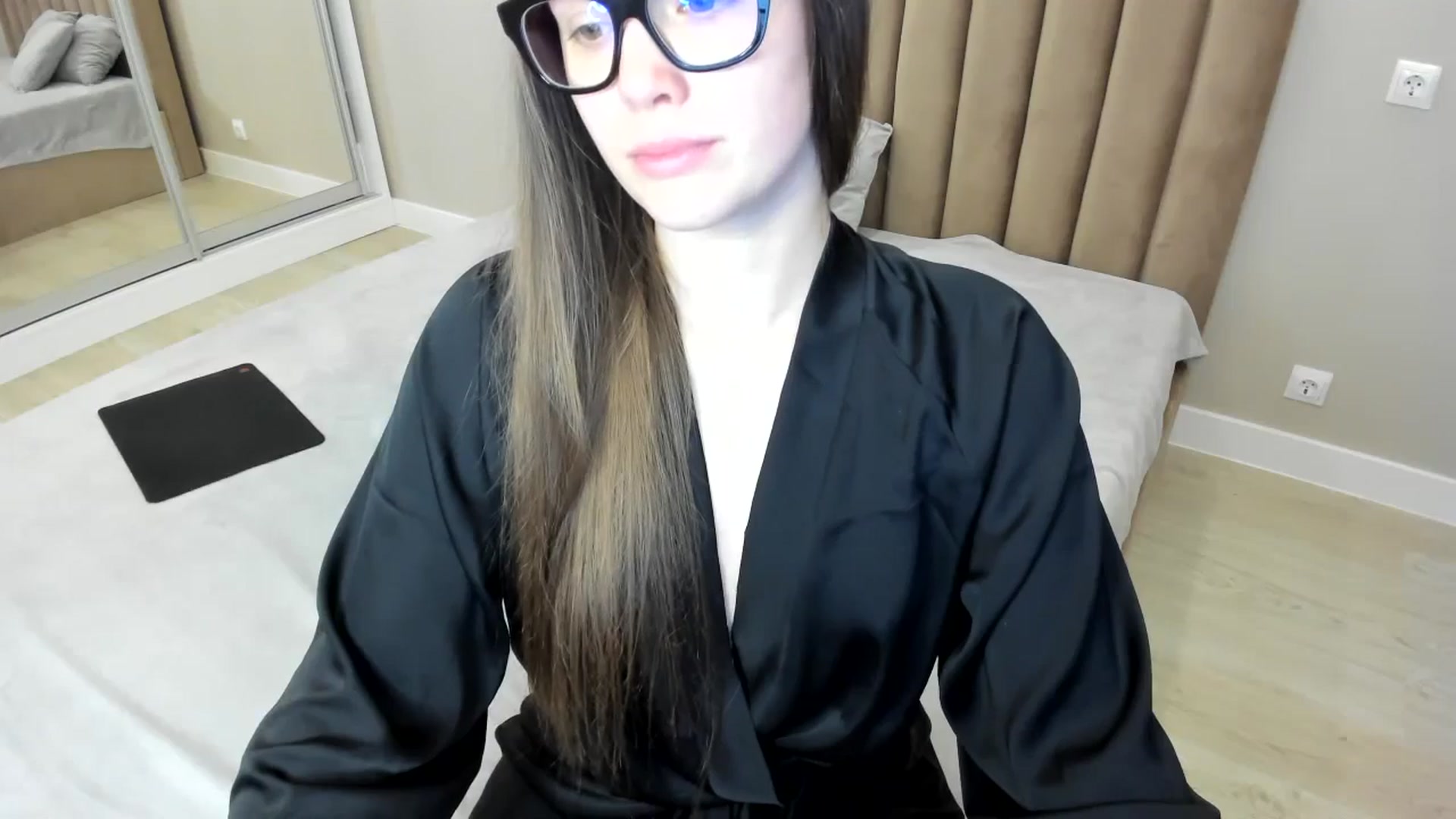 Gallery image thumbnail from miss_crystal_'s myfreecams stream on, 10/23/2024, 06:36 image 3 of 20