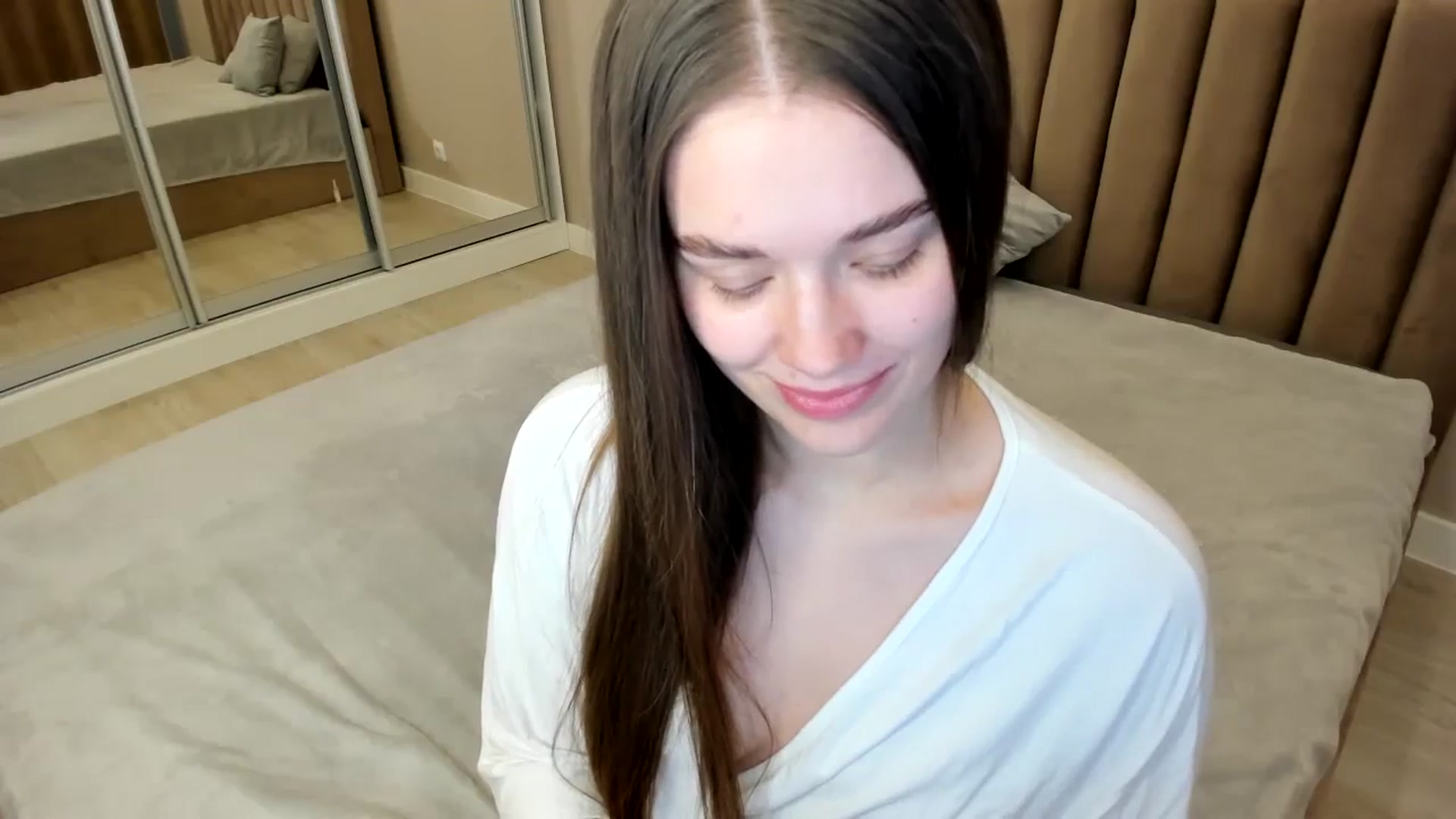 Gallery image thumbnail from miss_crystal_'s myfreecams stream on, 10/26/2024, 06:50 image 15 of 20
