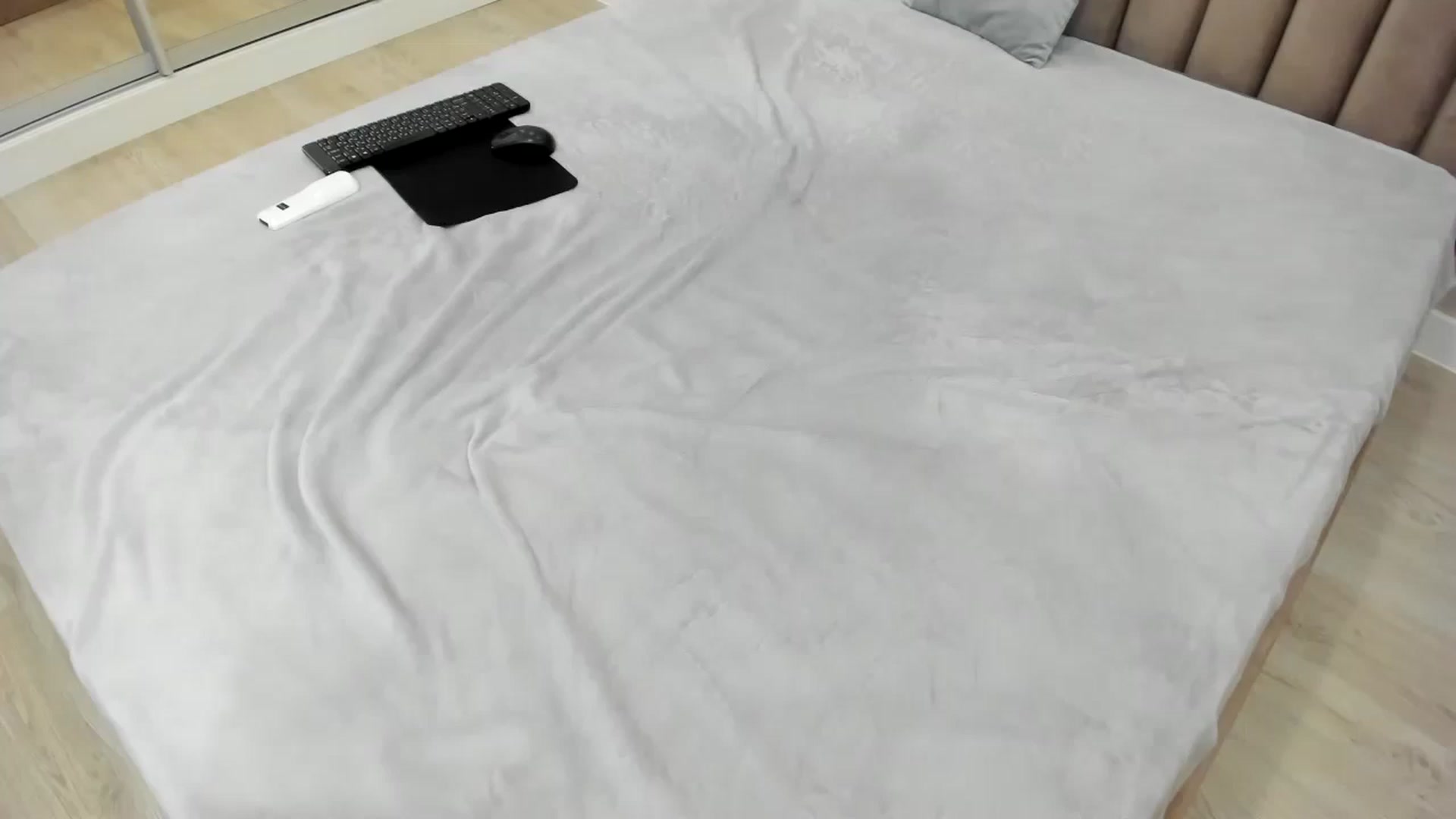 Gallery image thumbnail from miss_crystal_'s myfreecams stream on, 11/01/2024, 04:54 image 16 of 20