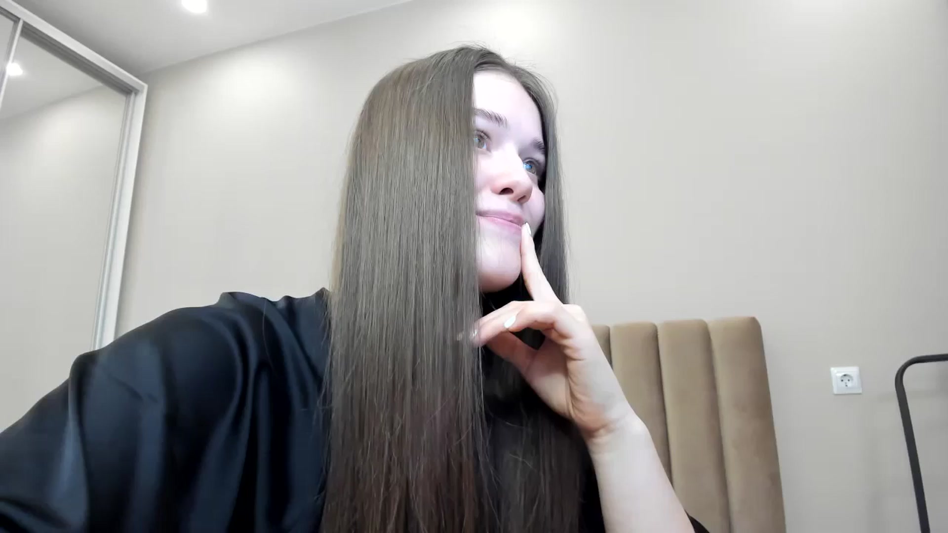 Gallery image thumbnail from miss_crystal_'s myfreecams stream on, 11/14/2024, 09:16 image 10 of 20
