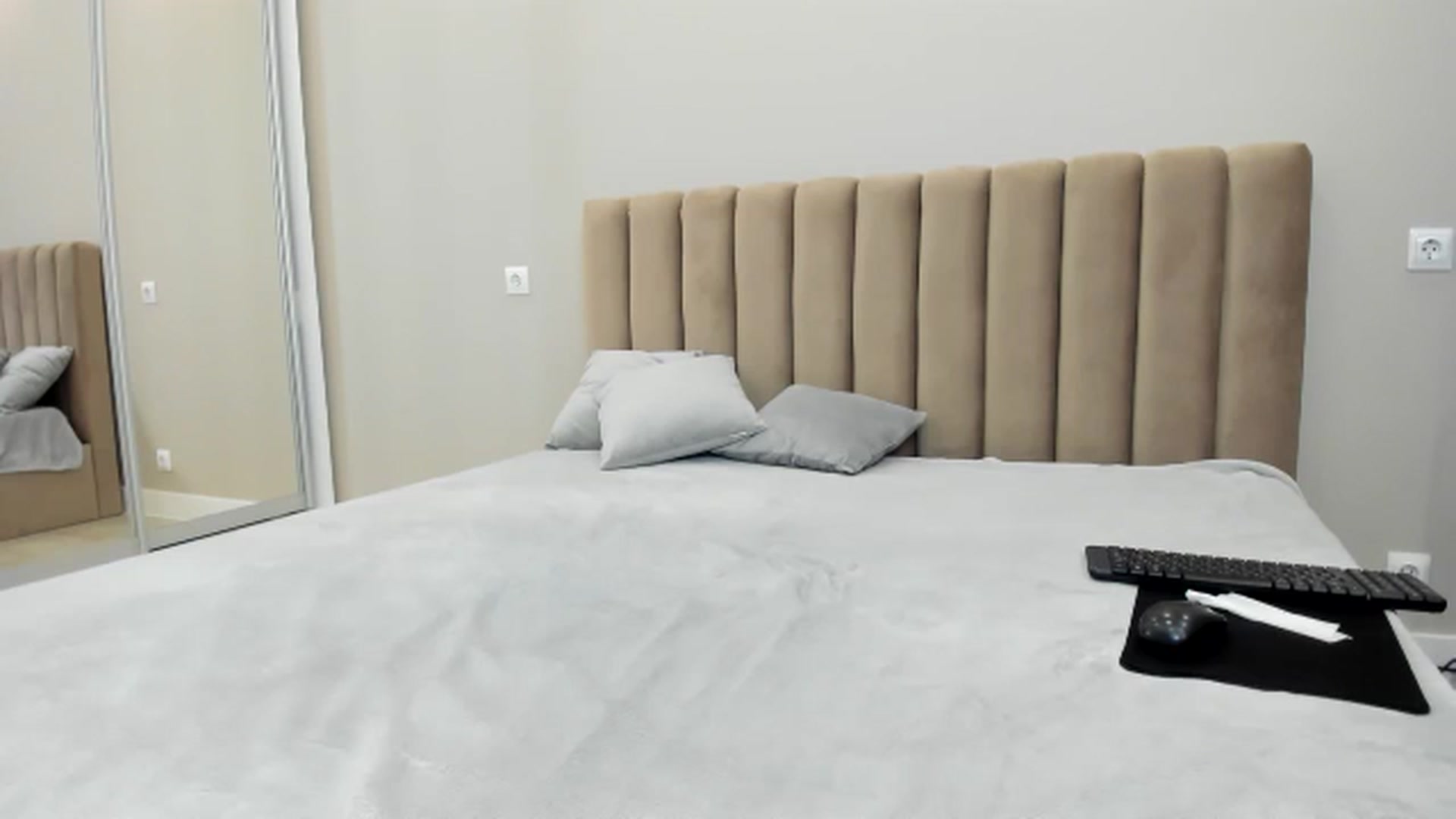 Gallery image thumbnail from miss_crystal_'s myfreecams stream on, 11/22/2024, 06:46 image 1 of 20