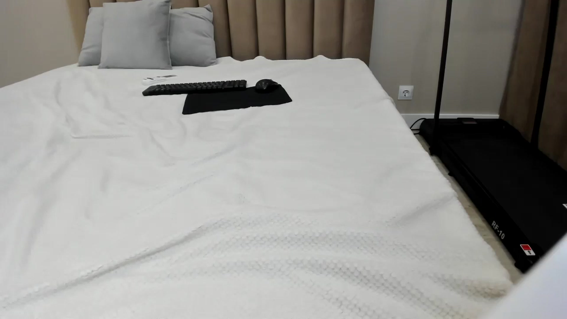 Gallery image thumbnail from miss_crystal_'s myfreecams stream on, 11/23/2024, 10:25 image 8 of 20