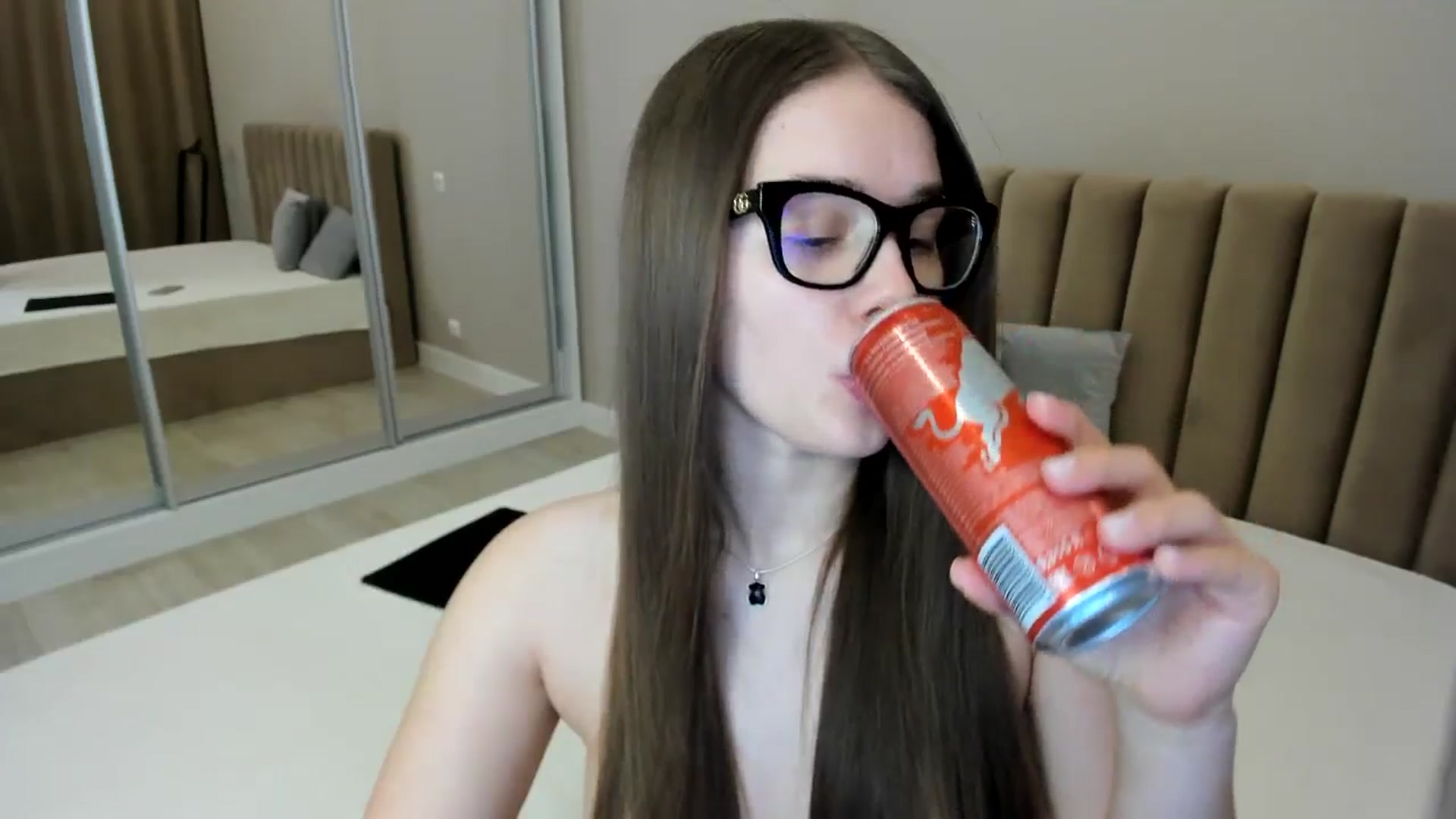 Gallery image thumbnail from miss_crystal_'s myfreecams stream on, 11/24/2024, 05:03 image 9 of 20