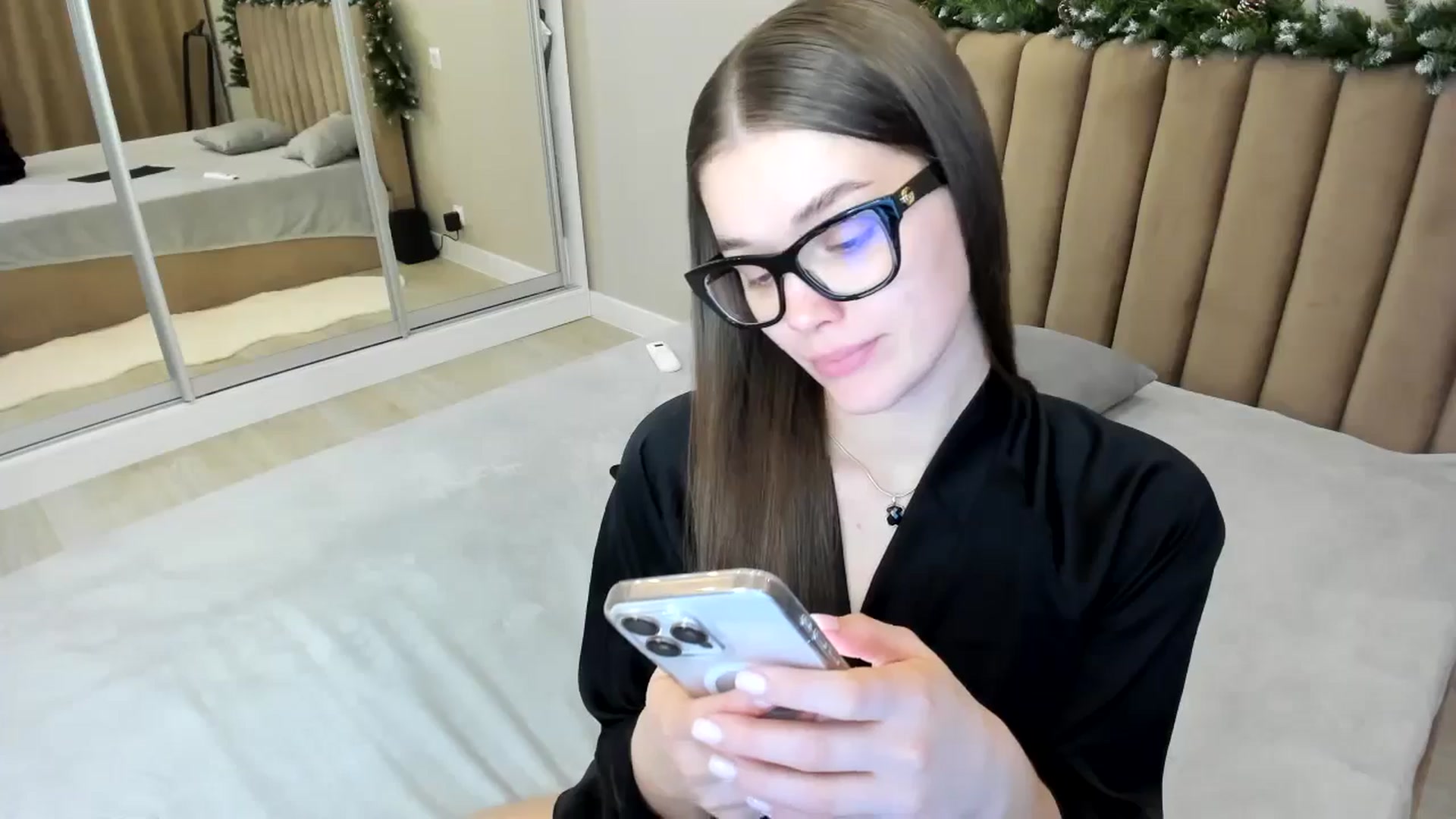 Gallery image thumbnail from miss_crystal_'s myfreecams stream on, 12/01/2024, 08:04 image 13 of 20