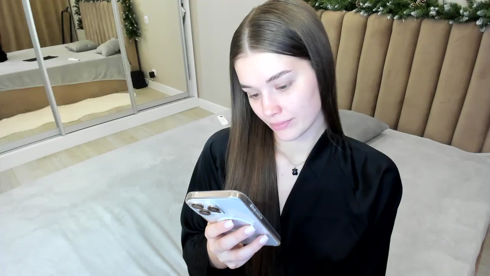 Gallery image thumbnail from miss_crystal_'s myfreecams stream on, 12/01/2024, 08:04 image 18 of 20