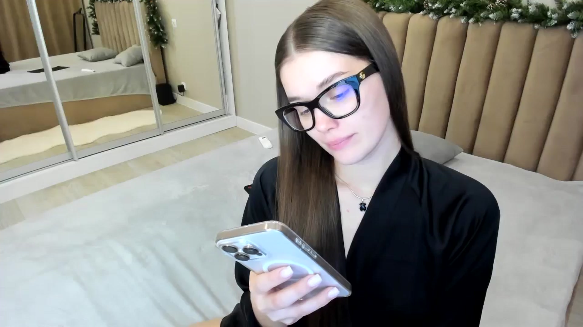 Gallery image thumbnail from miss_crystal_'s myfreecams stream on, 12/01/2024, 08:04 image 12 of 20