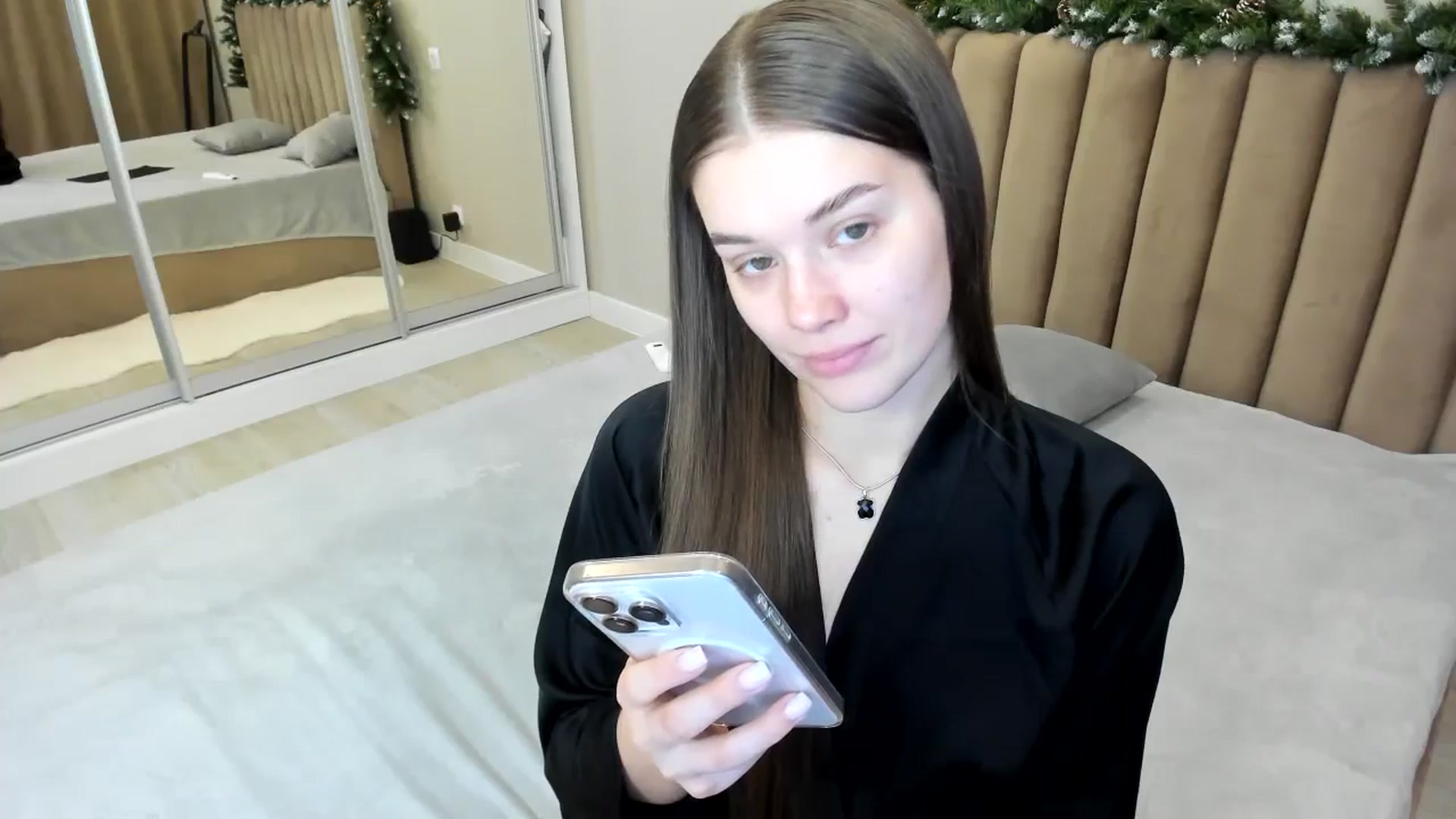 Gallery image thumbnail from miss_crystal_'s myfreecams stream on, 12/01/2024, 08:04 image 17 of 20