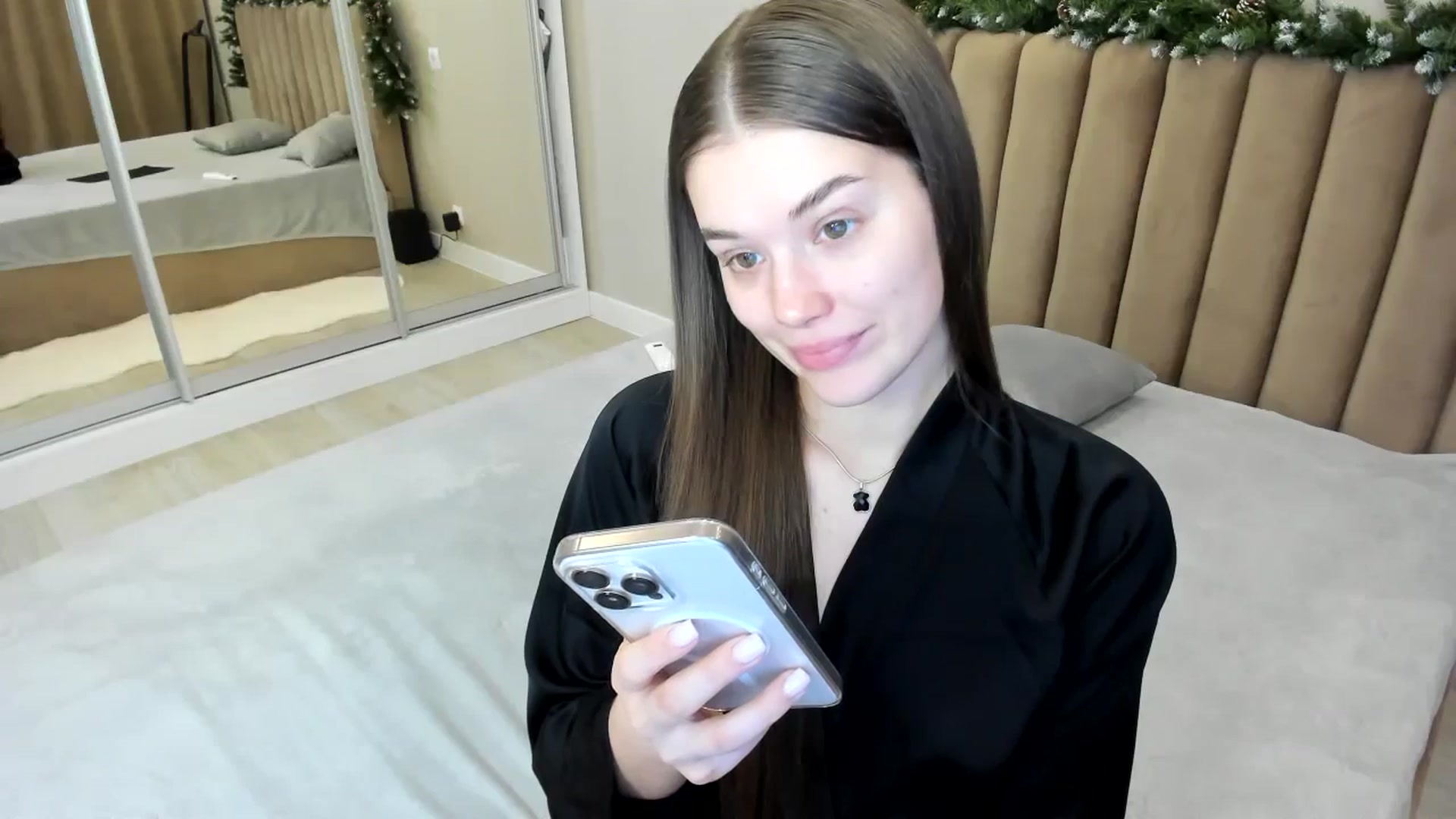 Gallery image thumbnail from miss_crystal_'s myfreecams stream on, 12/01/2024, 08:04 image 16 of 20