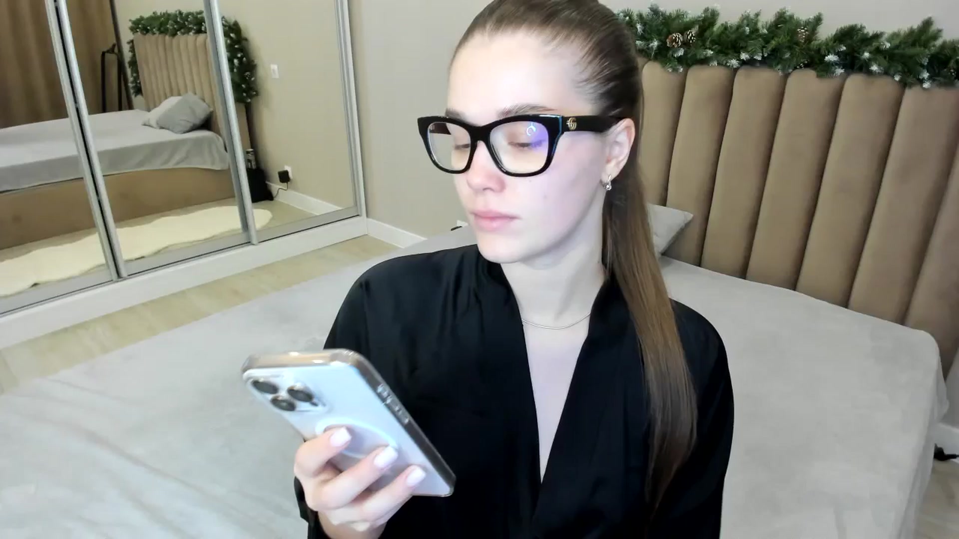Gallery image thumbnail from miss_crystal_'s myfreecams stream on, 12/02/2024, 05:55 image 1 of 20