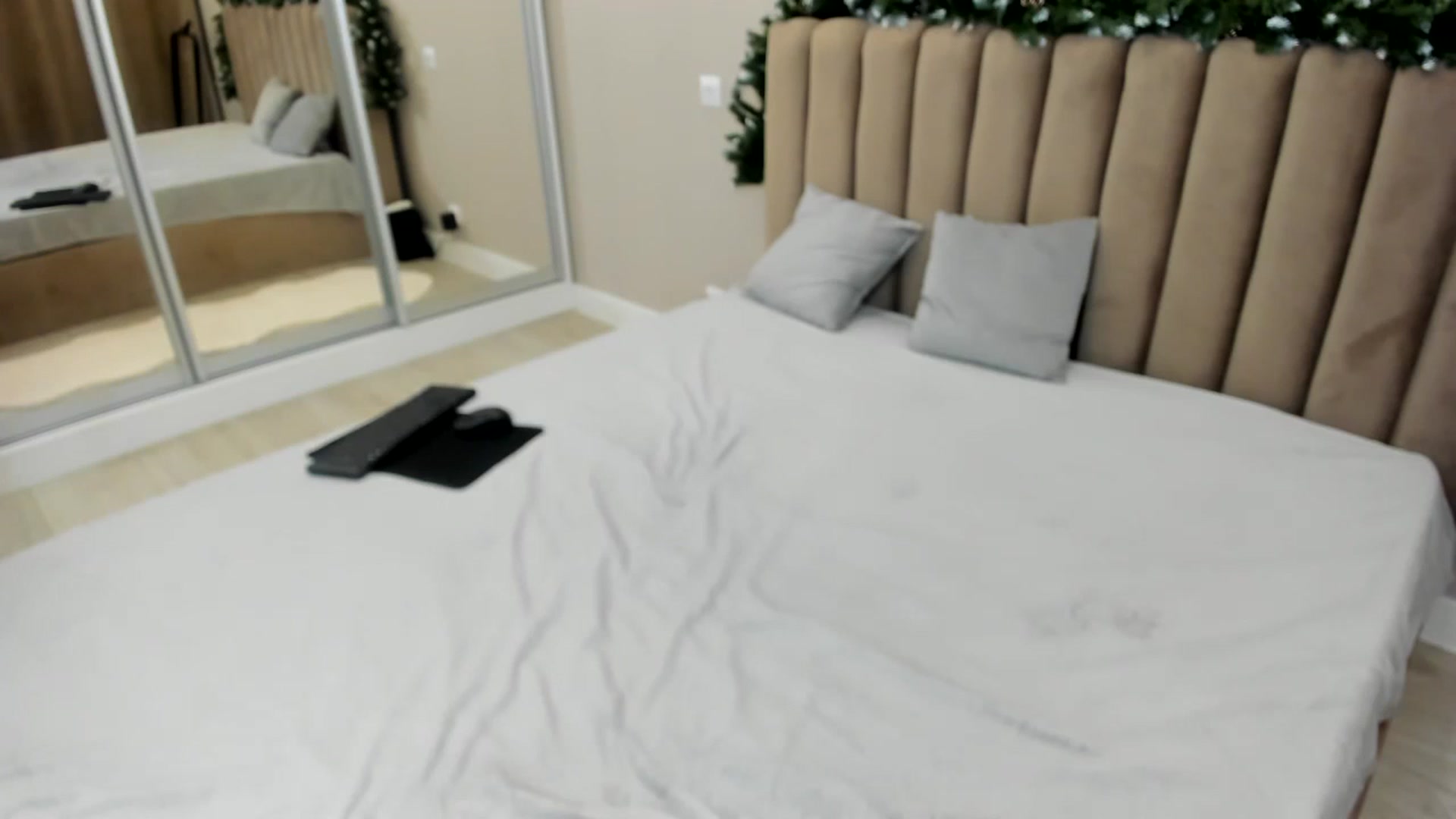 Gallery image thumbnail from miss_crystal_'s myfreecams stream on, 12/03/2024, 04:44 image 3 of 20