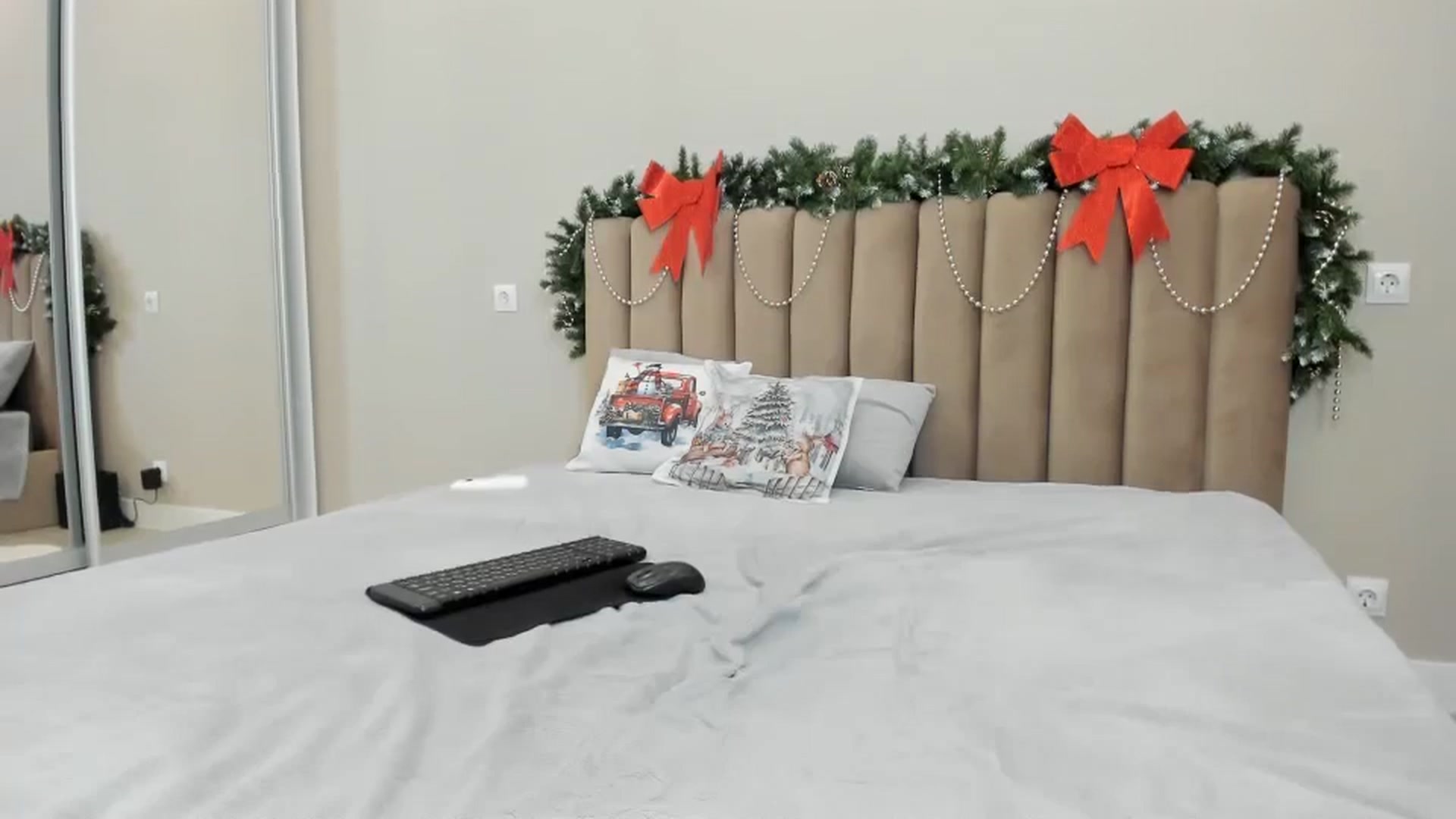 Gallery image thumbnail from miss_crystal_'s myfreecams stream on, 12/19/2024, 04:00 image 15 of 20