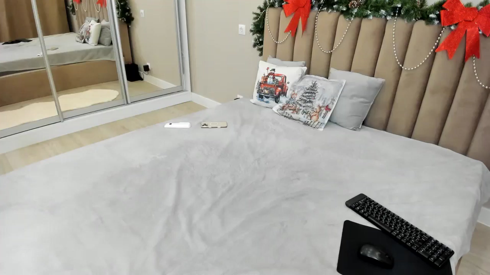 Gallery image thumbnail from miss_crystal_'s myfreecams stream on, 12/22/2024, 06:06 image 19 of 20